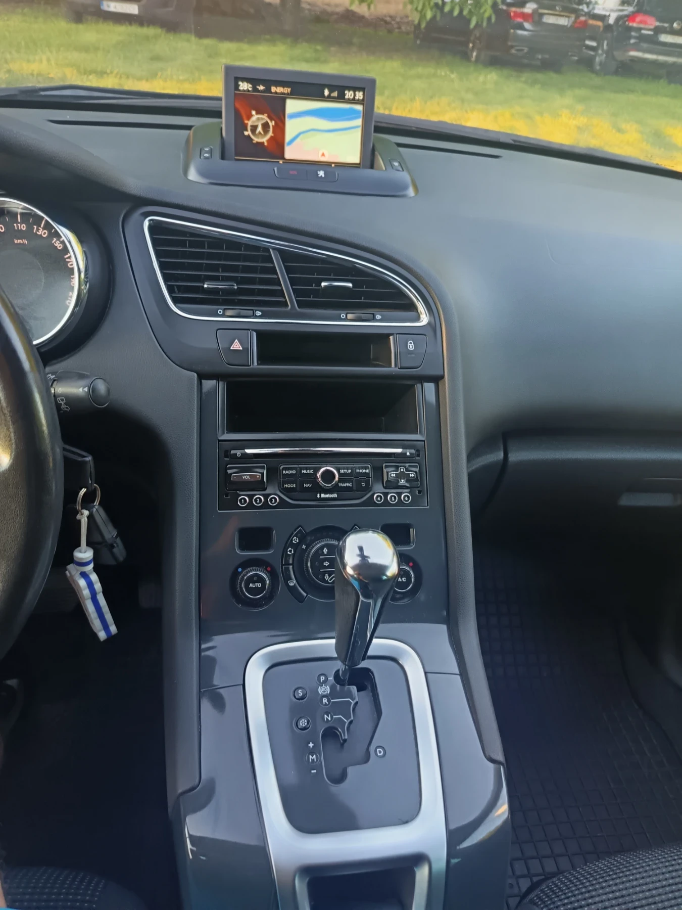 Peugeot 5008 1.6 HDI Facelif, снимка 14 - Автомобили и джипове - 55233468