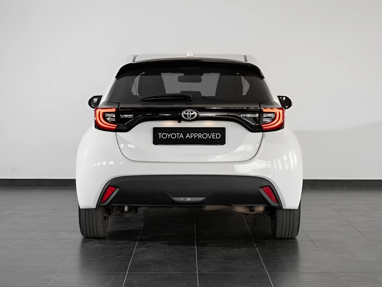 Toyota Yaris 1.5 HYBRID 33000км! Гаранционна!, снимка 5 - Автомобили и джипове - 55281144