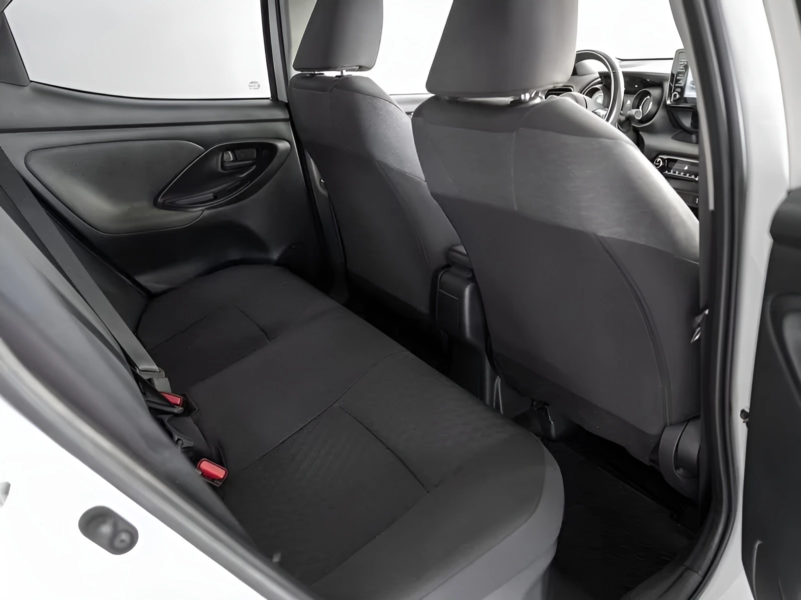 Toyota Yaris 1.5 HYBRID 33000км! Гаранционна!, снимка 9 - Автомобили и джипове - 55281144