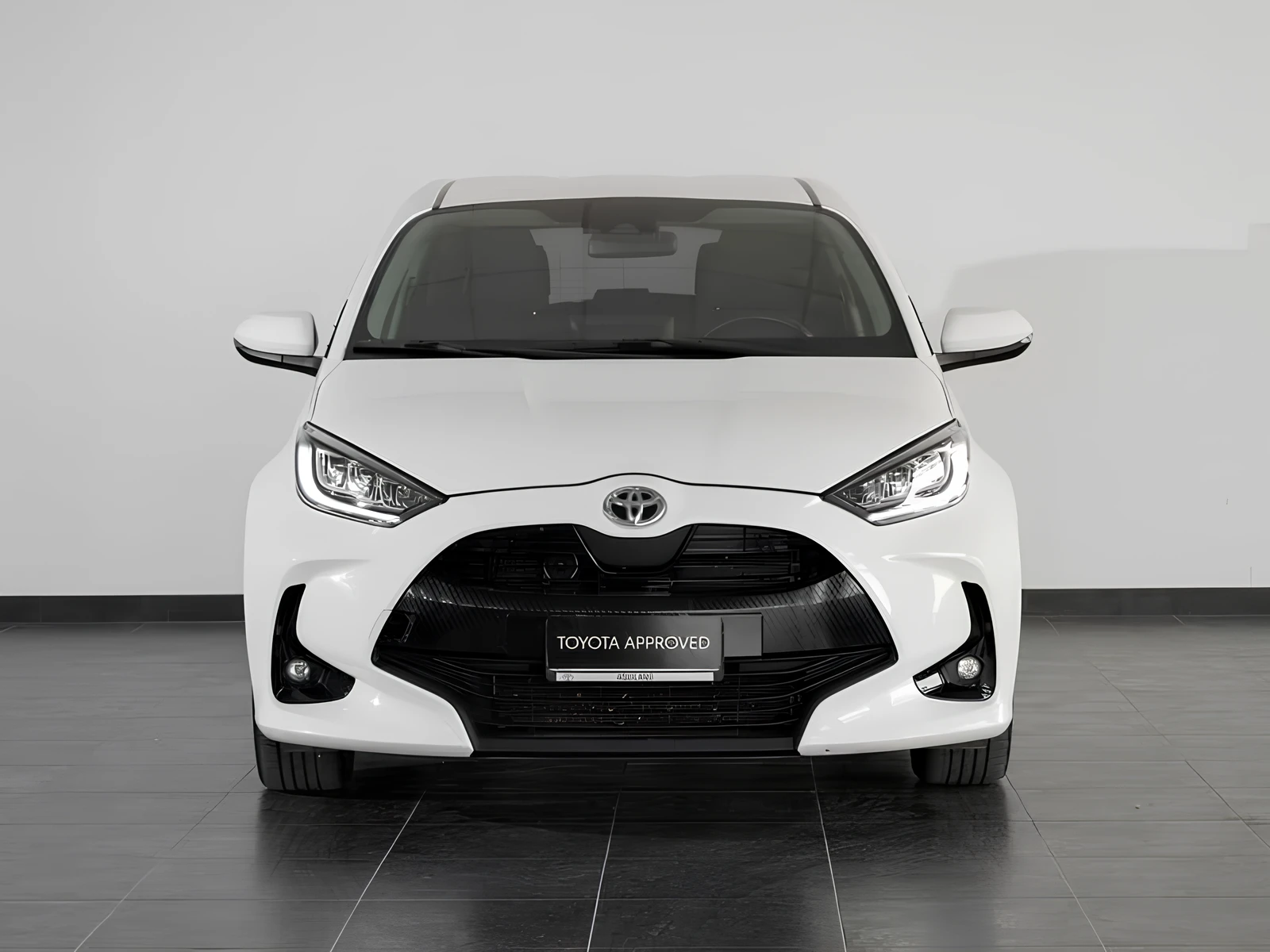 Toyota Yaris 1.5 HYBRID 33000км! Гаранционна!, снимка 3 - Автомобили и джипове - 55281144