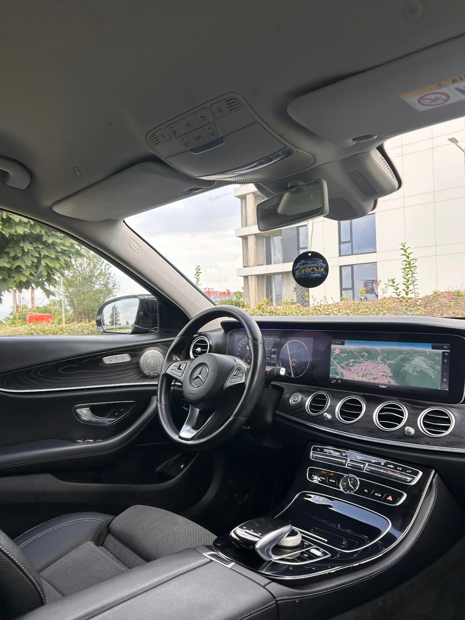 Mercedes-Benz E 350 350e* AMG Line* Plug In Hybrid, снимка 12 - Автомобили и джипове - 55622985