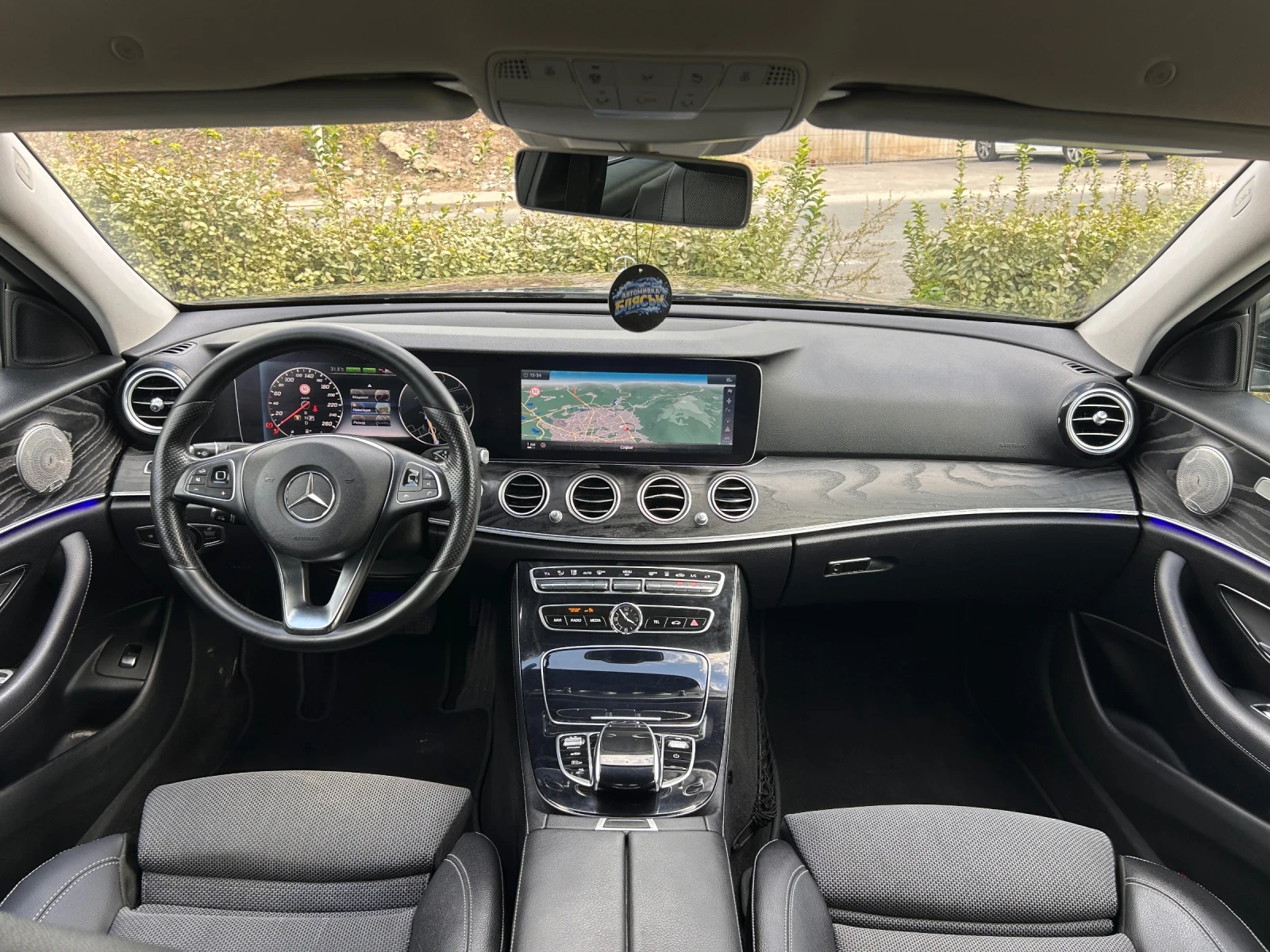 Mercedes-Benz E 350 350e* AMG Line* Plug In Hybrid, снимка 11 - Автомобили и джипове - 55622985