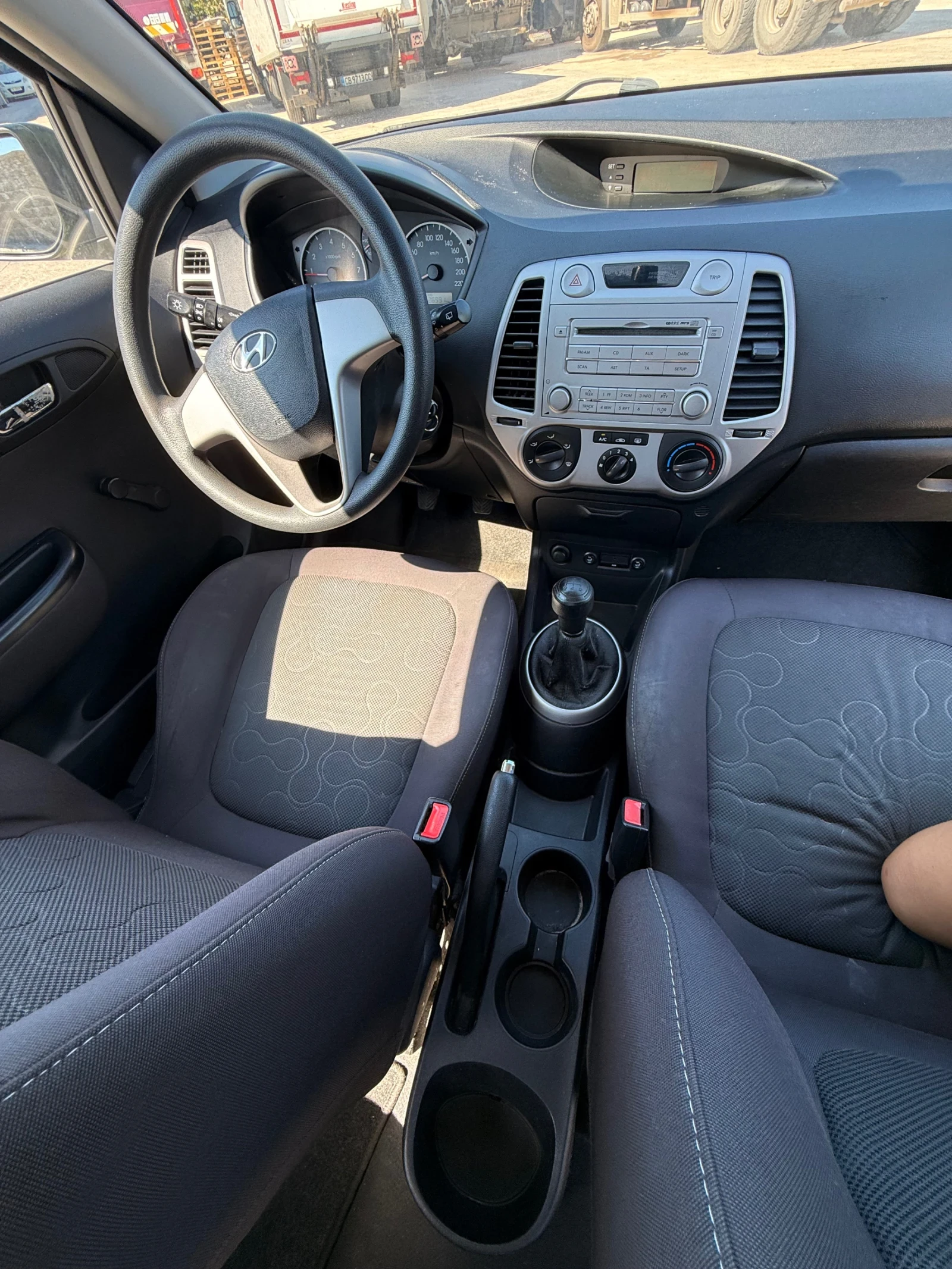 Hyundai I20, снимка 8 - Автомобили и джипове - 55695605