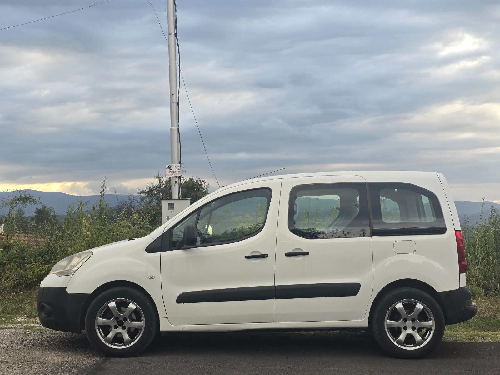 Citroen Berlingo 1.6HDI, снимка 8 - Автомобили и джипове - 56185161