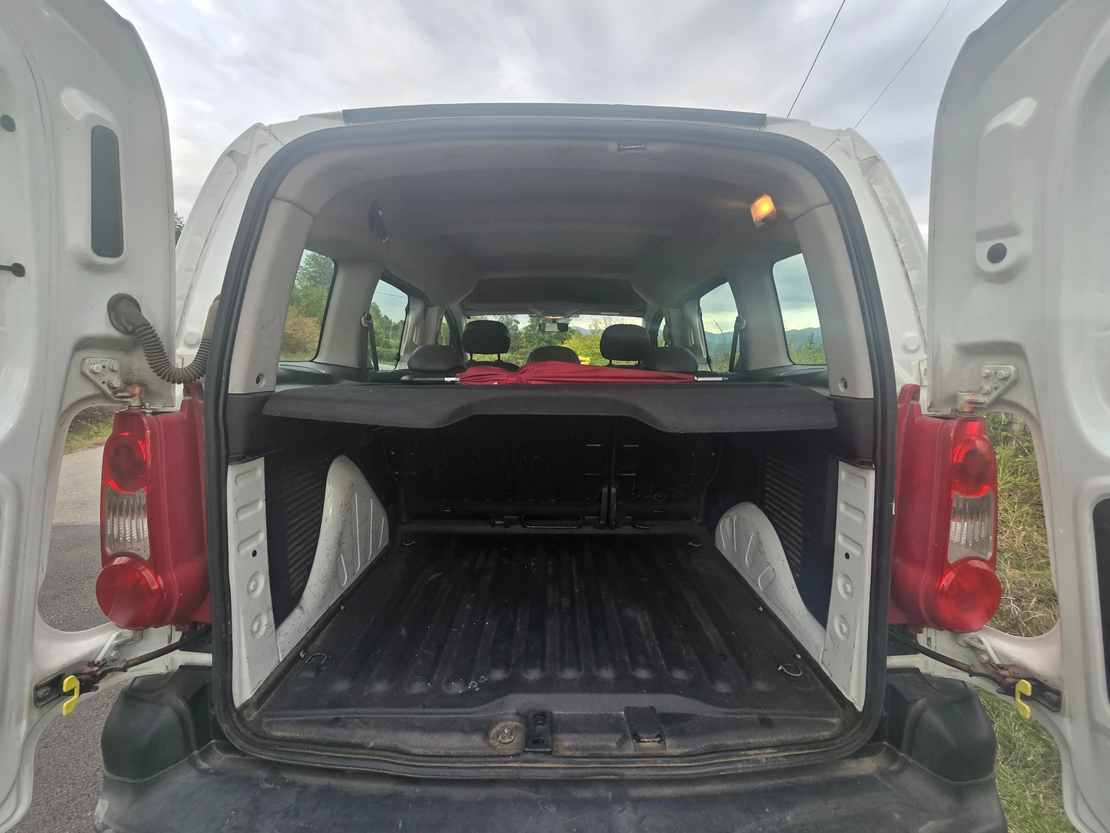 Citroen Berlingo 1.6HDI, снимка 6 - Автомобили и джипове - 56185161