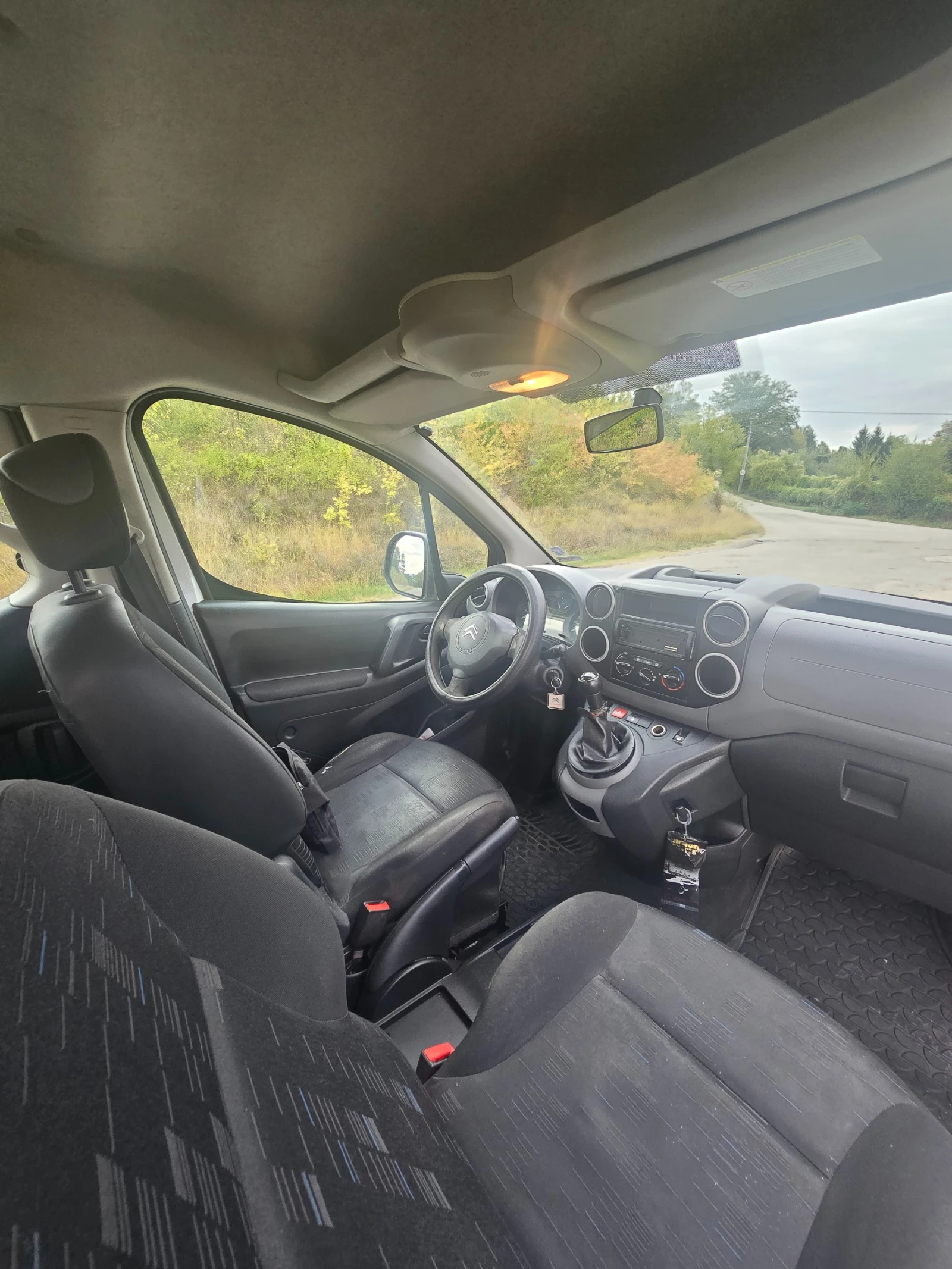 Citroen Berlingo 1.6HDI, снимка 10 - Автомобили и джипове - 56185161