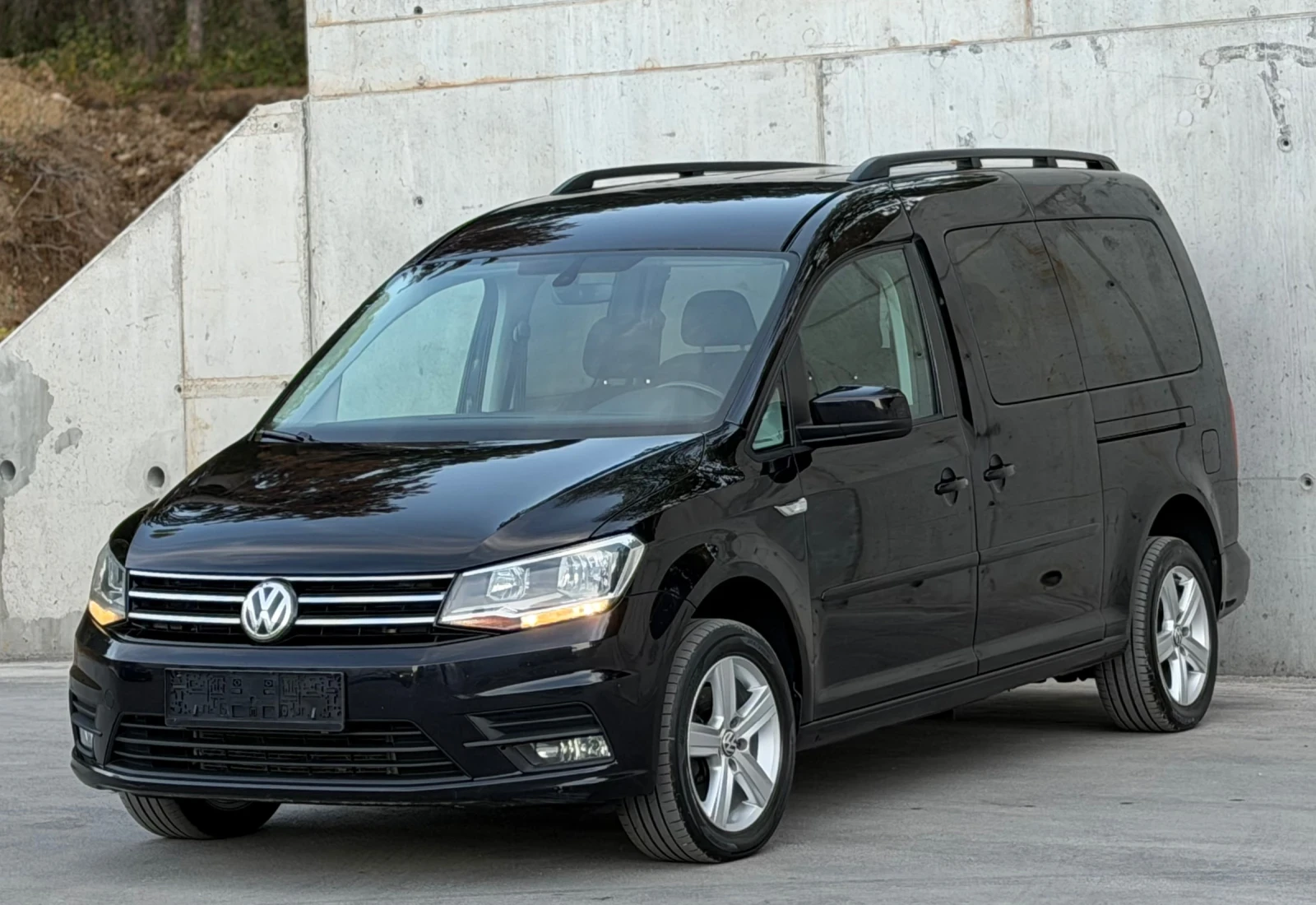 VW Caddy 2.0TDi * Maxi* * 2 странични врати* Климатроник, снимка 3 - Автомобили и джипове - 56363234