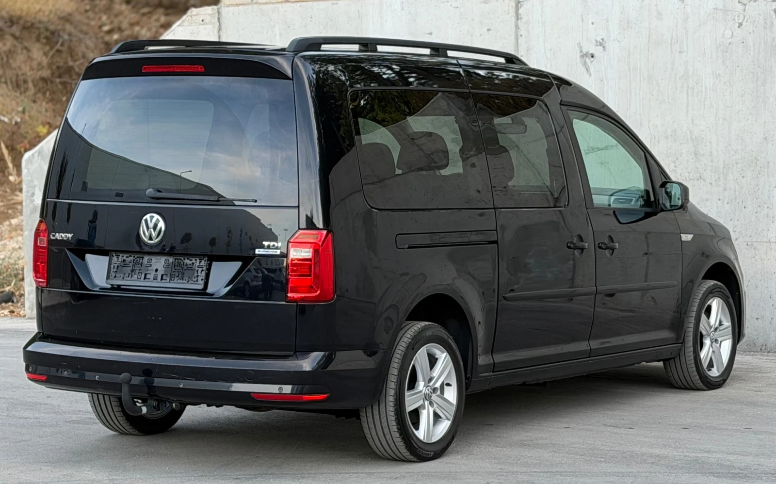 VW Caddy 2.0TDi * Maxi* * 2 странични врати* Климатроник, снимка 6 - Автомобили и джипове - 56363234