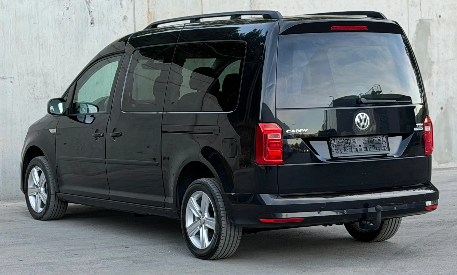 VW Caddy 2.0TDi * Maxi* * 2 странични врати* Климатроник, снимка 4 - Автомобили и джипове - 56363234