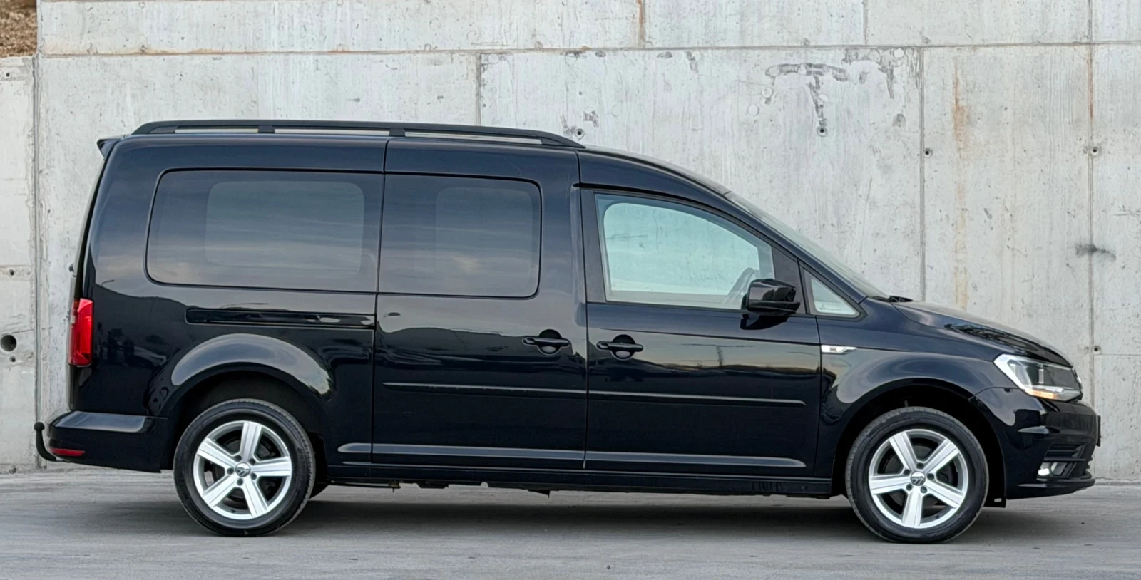 VW Caddy 2.0TDi * Maxi* * 2 странични врати* Климатроник, снимка 8 - Автомобили и джипове - 56363234