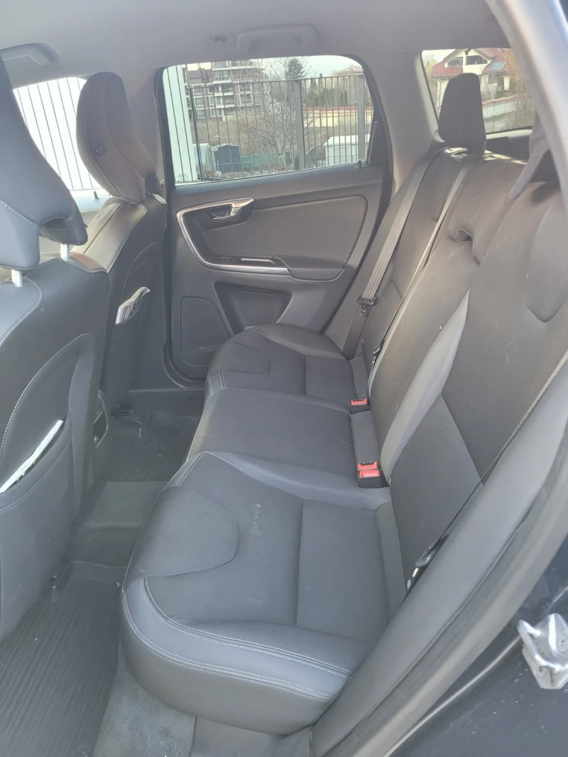 Volvo XC60 D4 181кс, снимка 9 - Автомобили и джипове - 52514850