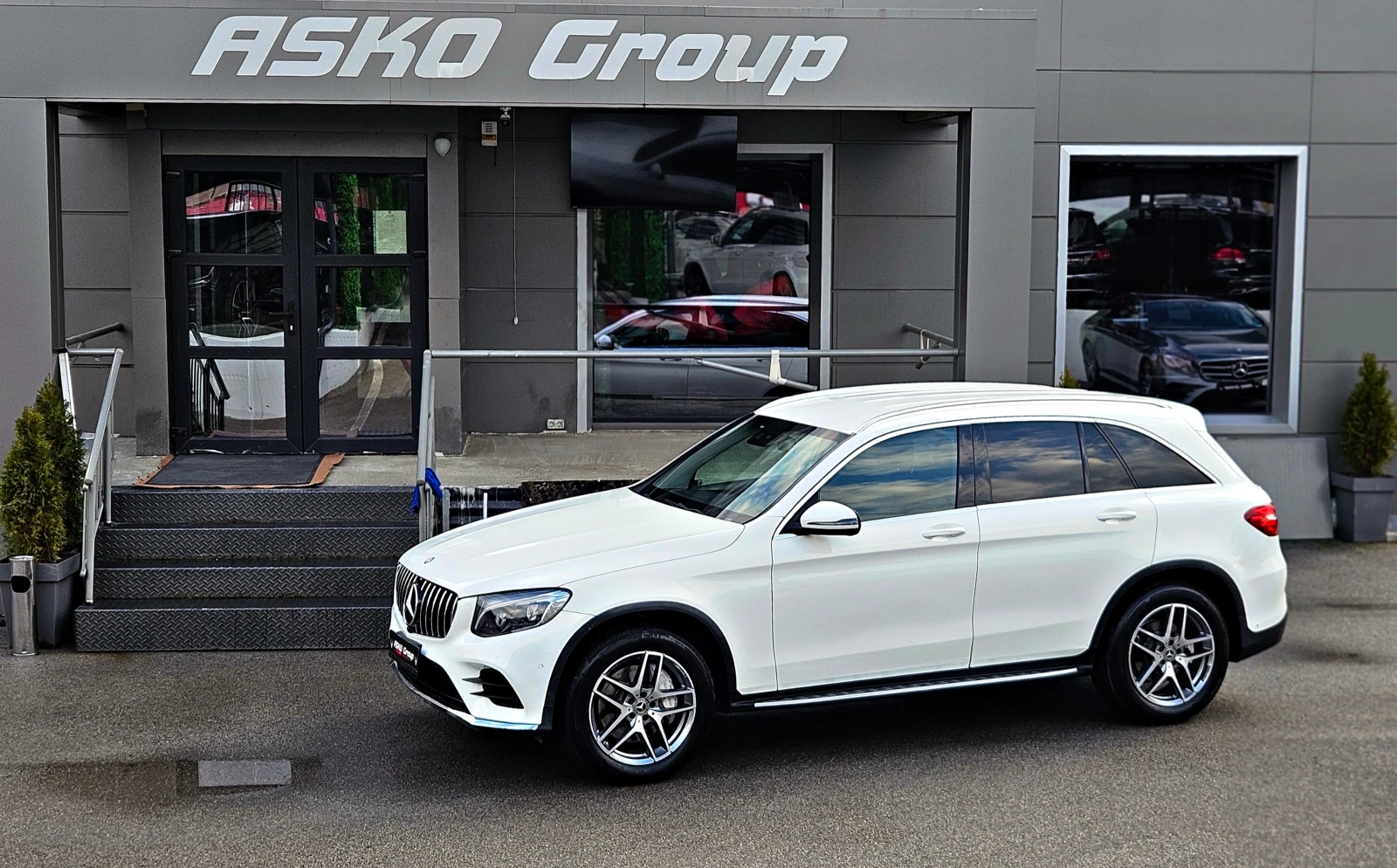 Mercedes-Benz GLC 220 AMG/9G TRONIC/GERMANY/AIRMATIC/BURMESTER/LIZING, снимка 17 - Автомобили и джипове - 53726084