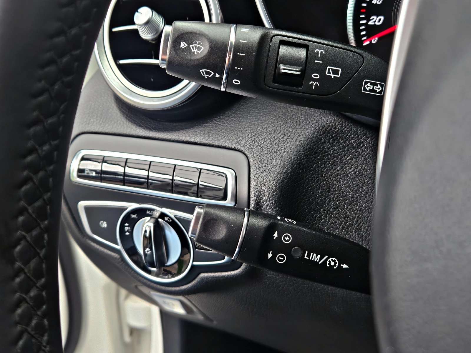 Mercedes-Benz GLC 220 AMG/9G TRONIC/GERMANY/AIRMATIC/BURMESTER/LIZING, снимка 9 - Автомобили и джипове - 53726084