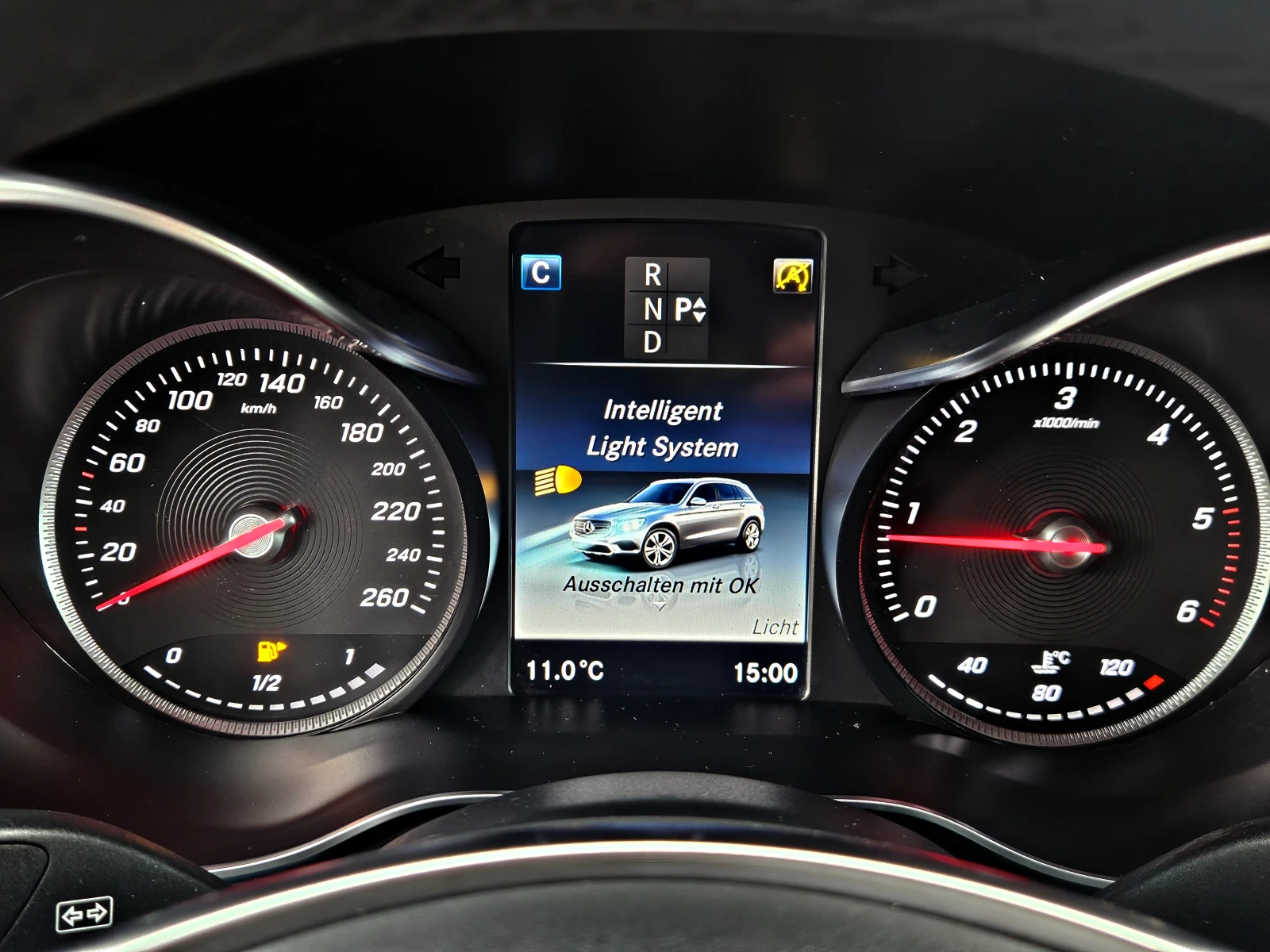 Mercedes-Benz GLC 220 AMG/9G TRONIC/GERMANY/AIRMATIC/BURMESTER/LIZING, снимка 8 - Автомобили и джипове - 53726084