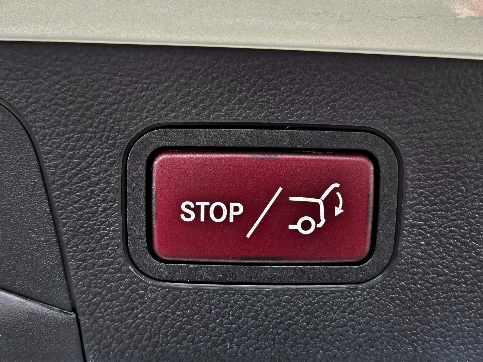 Mercedes-Benz GLC 220 AMG/9G TRONIC/GERMANY/AIRMATIC/BURMESTER/LIZING, снимка 13 - Автомобили и джипове - 53726084