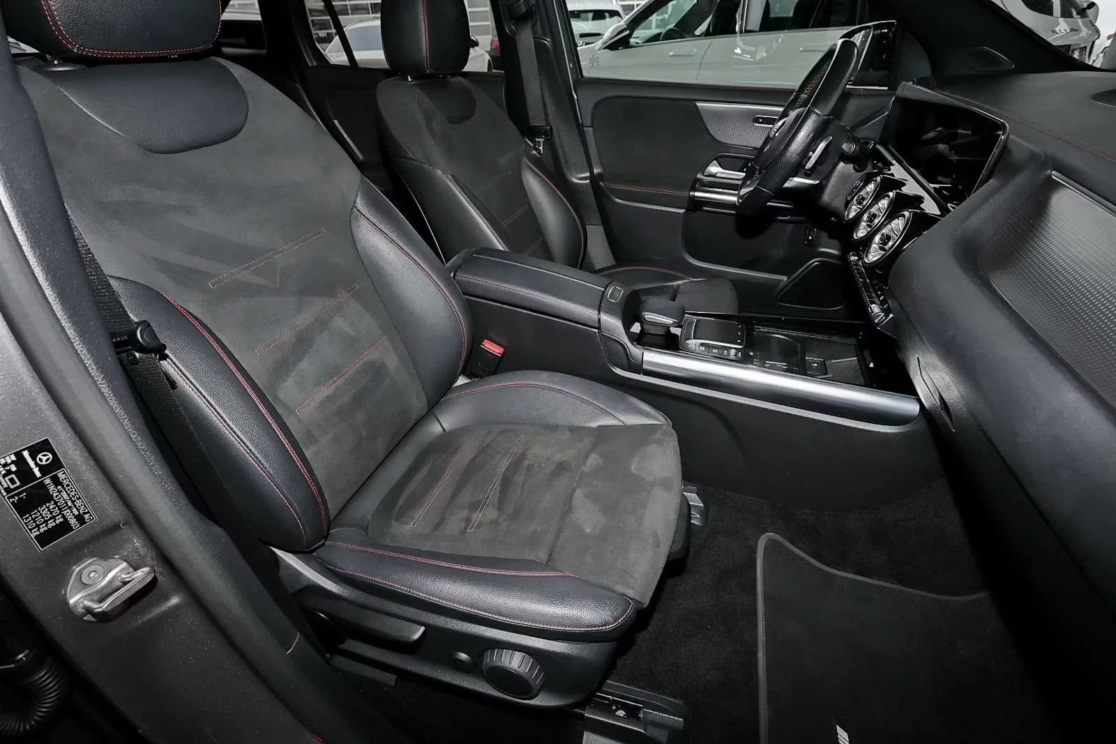 Mercedes-Benz EQA 250/AMG/190HP/CAM/AHK/DISTR/LED/CPLAY/930g, снимка 8 - Автомобили и джипове - 53872206