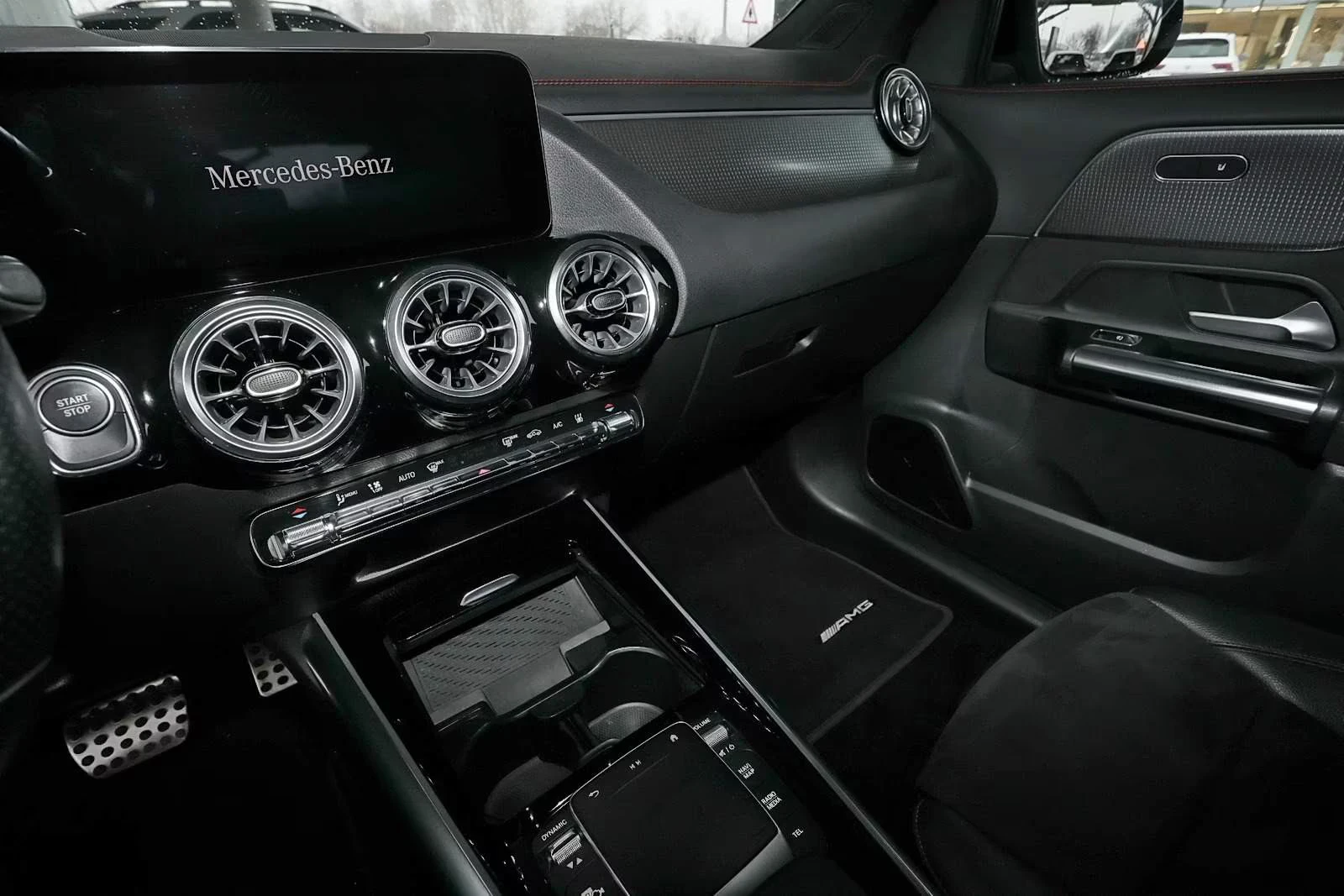 Mercedes-Benz EQA 250/AMG/190HP/CAM/AHK/DISTR/LED/CPLAY/930g, снимка 6 - Автомобили и джипове - 53872206