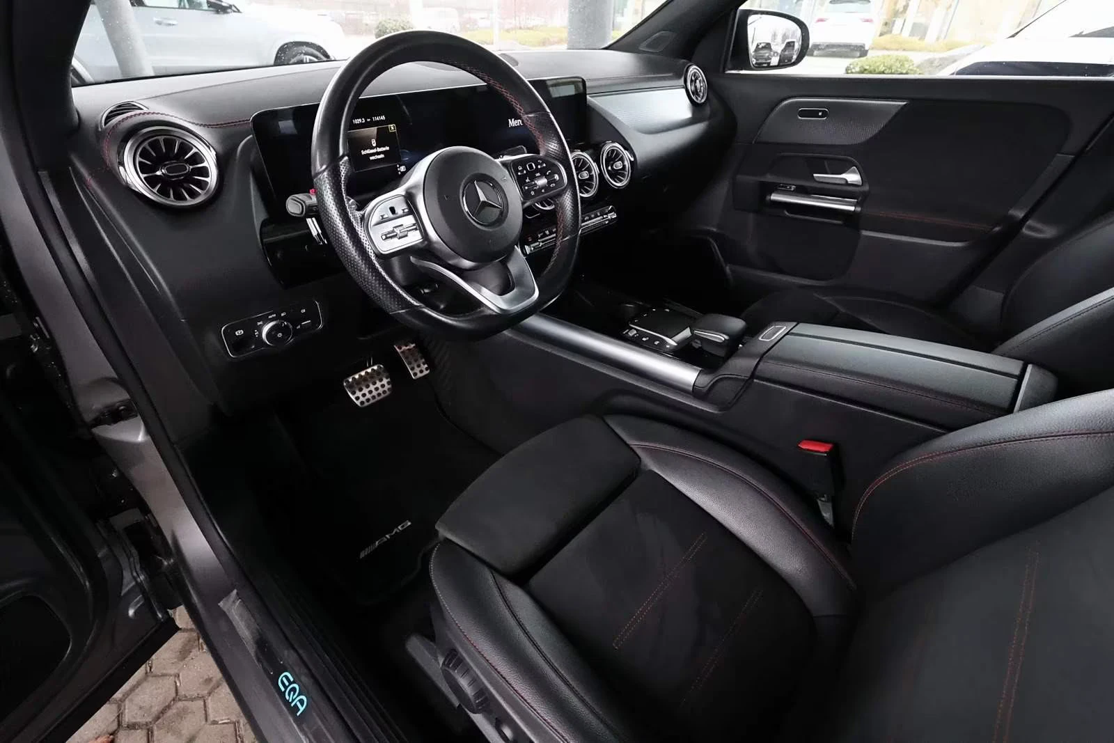 Mercedes-Benz EQA 250/AMG/190HP/CAM/AHK/DISTR/LED/CPLAY/930g, снимка 4 - Автомобили и джипове - 53872206