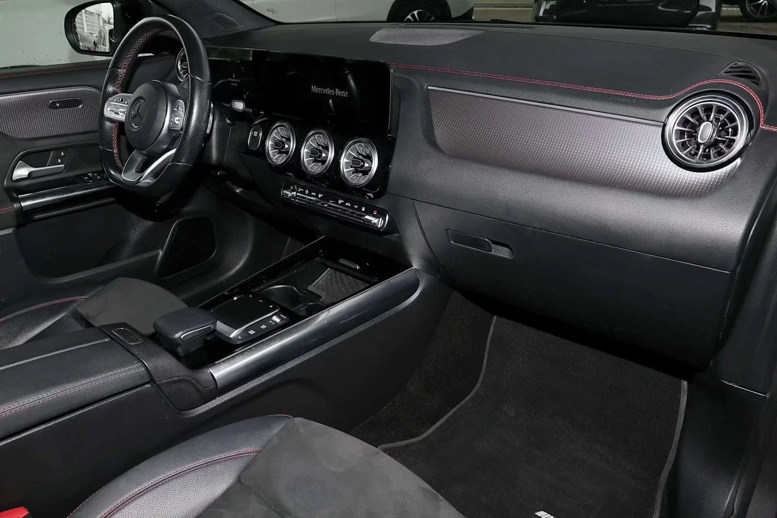 Mercedes-Benz EQA 250/AMG/190HP/CAM/AHK/DISTR/LED/CPLAY/930g, снимка 9 - Автомобили и джипове - 53872206