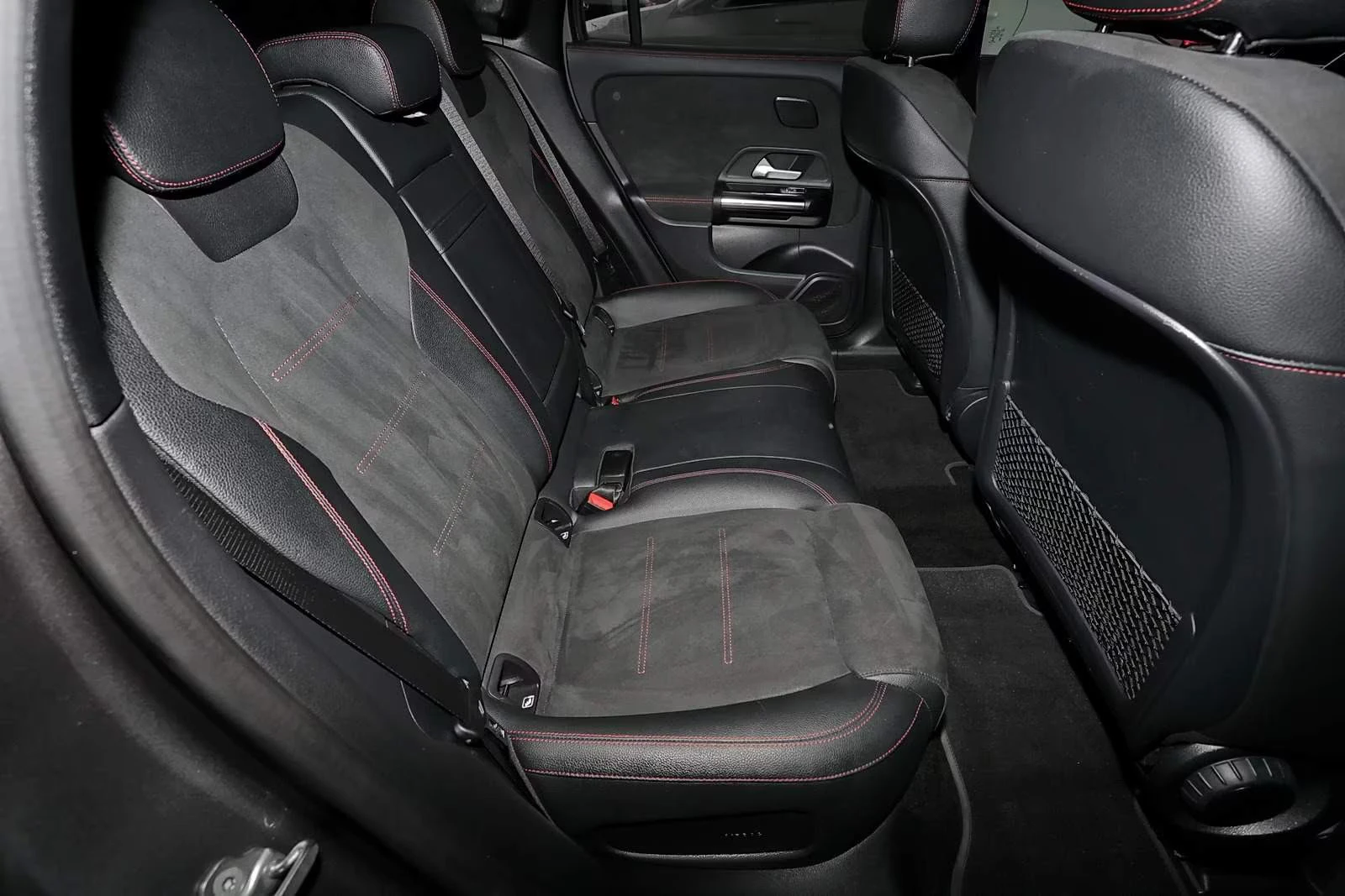 Mercedes-Benz EQA 250/AMG/190HP/CAM/AHK/DISTR/LED/CPLAY/930g, снимка 10 - Автомобили и джипове - 53872206