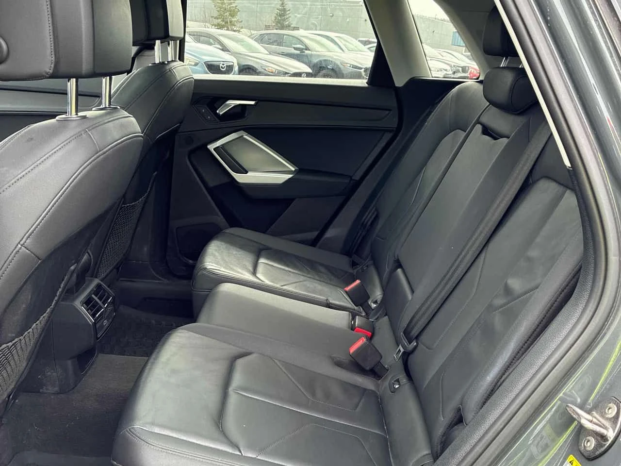 Audi Q3 * Komfort * DISTRONIC* PANORAMA* ПОДГРЕВИ* , снимка 12 - Автомобили и джипове - 54345975