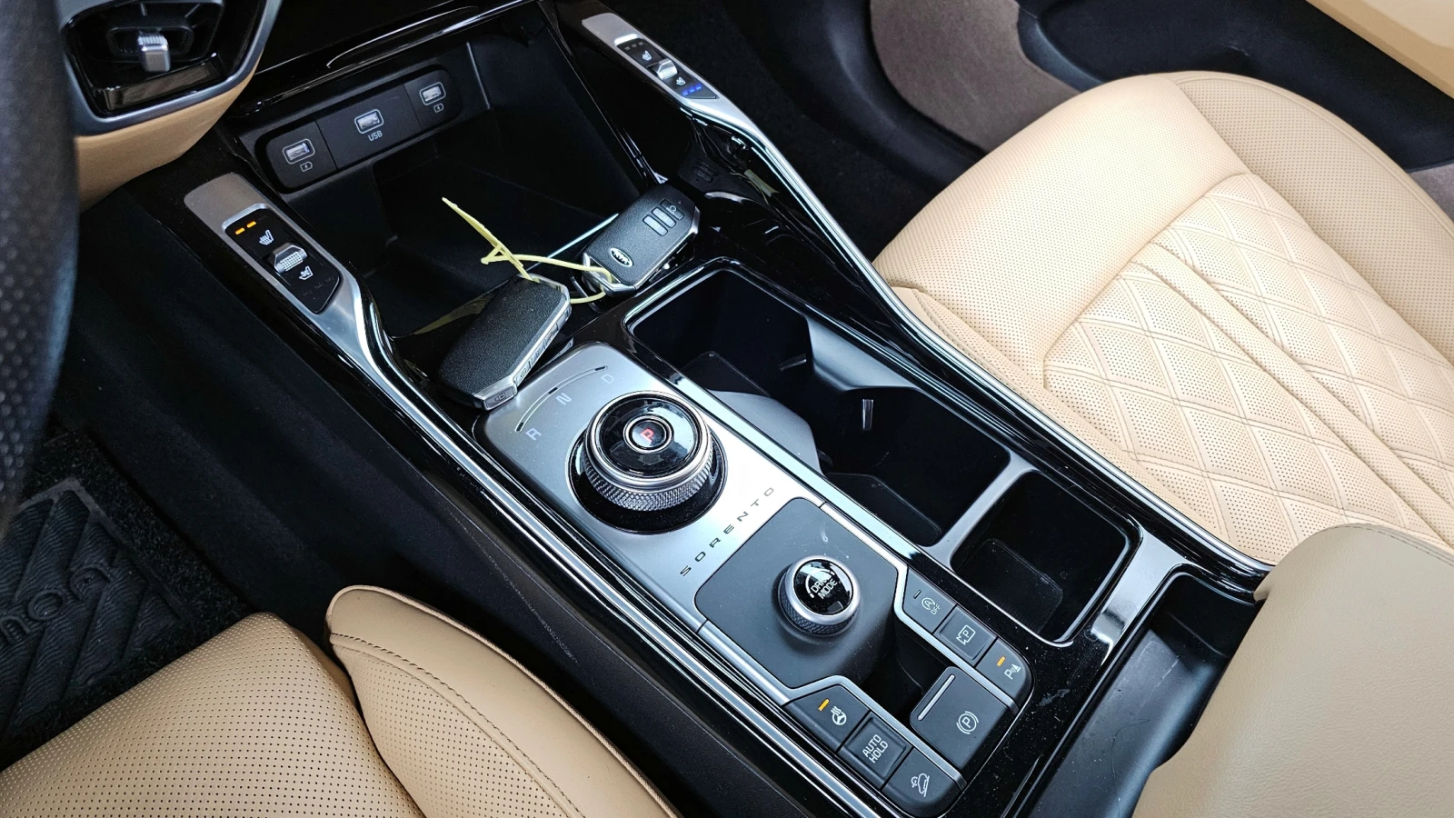 Kia Sorento 2.2* ЕЛ. БАГАЖНИК* 360* BLIND SPOT* ЛЮК* КРАЙНА ЦЕ, снимка 9 - Автомобили и джипове - 55336583