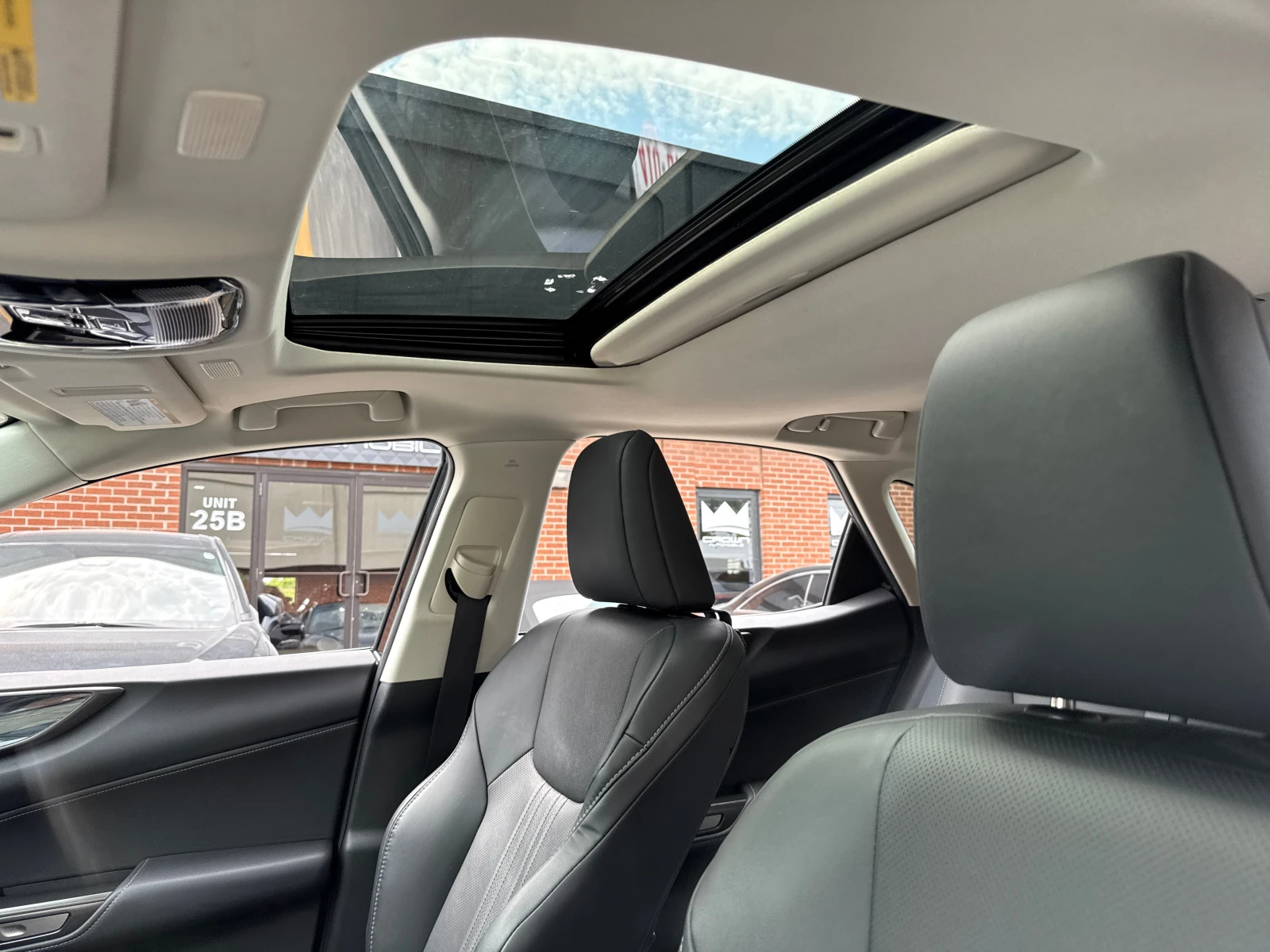 Lexus NX 350h * CARFAX *  ОПЦИЯ ЗА ФИНАНСИРАНЕ, снимка 7 - Автомобили и джипове - 55850160