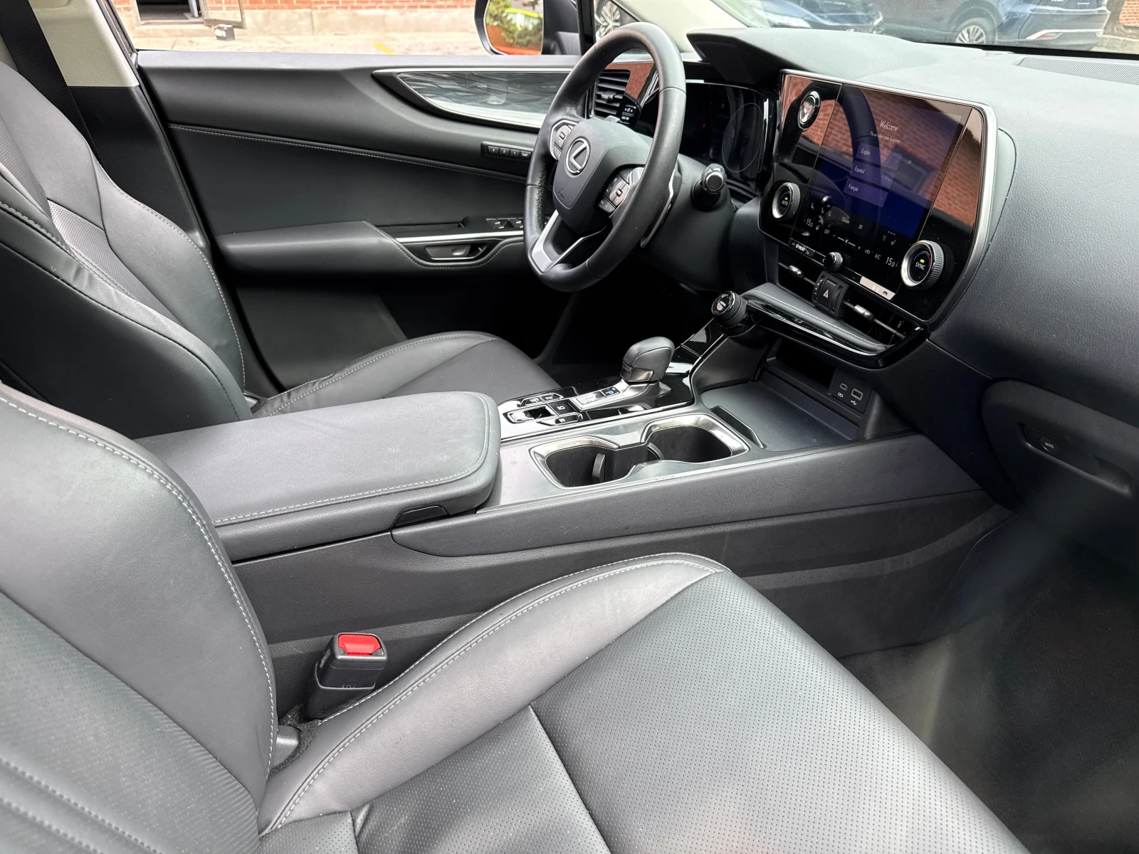 Lexus NX 350h * CARFAX *  ОПЦИЯ ЗА ФИНАНСИРАНЕ, снимка 13 - Автомобили и джипове - 55850160