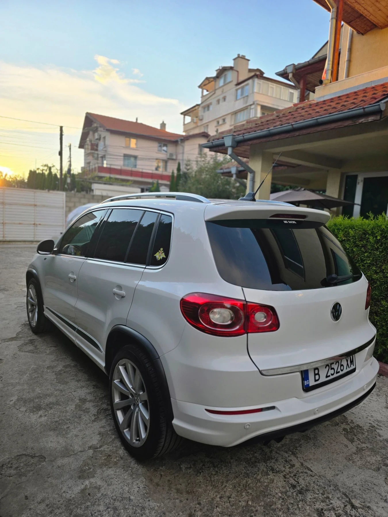 VW Tiguan 2.0D, снимка 5 - Автомобили и джипове - 56297499