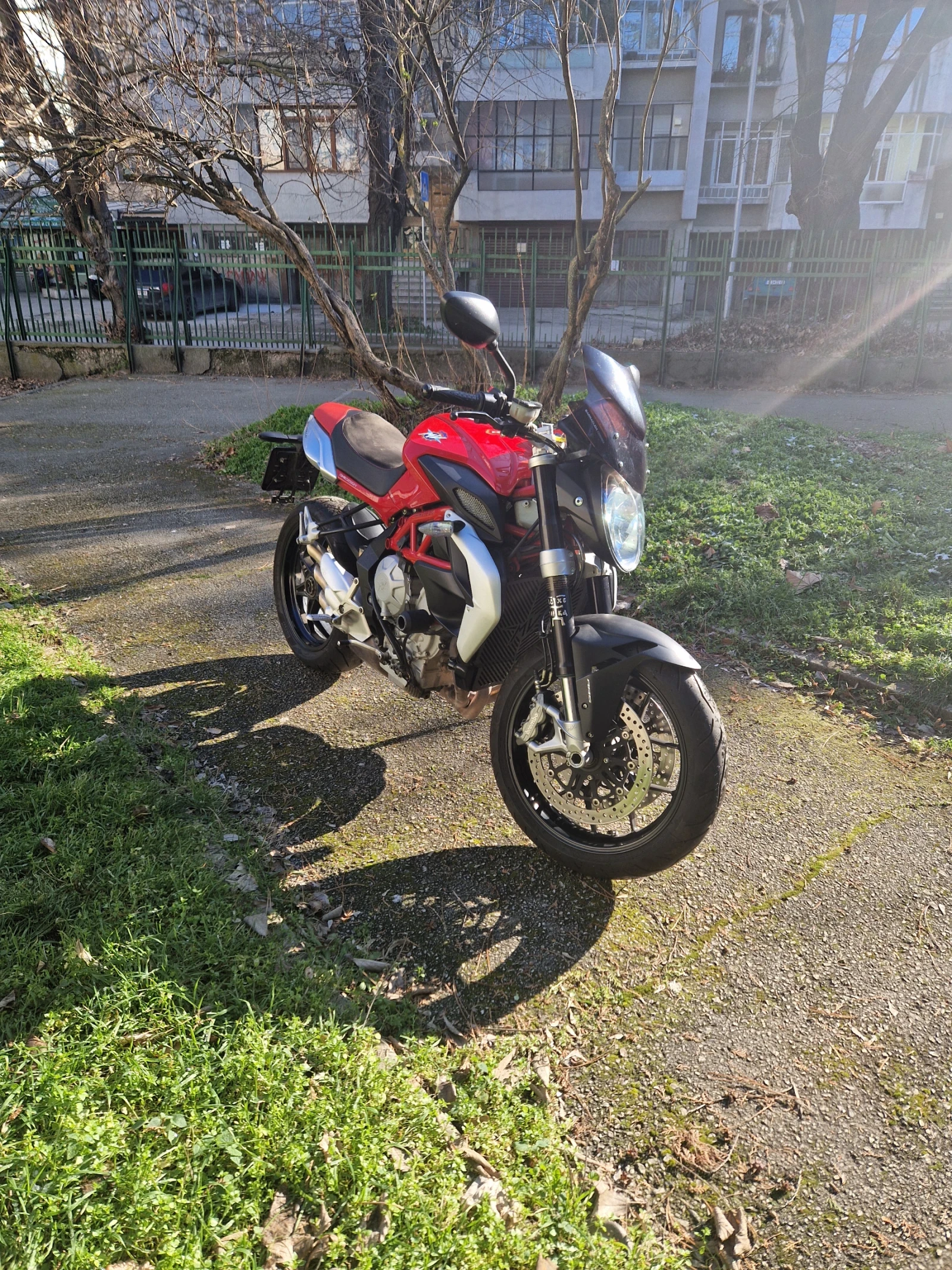 MV Agusta Brutale 800 - изображение 2