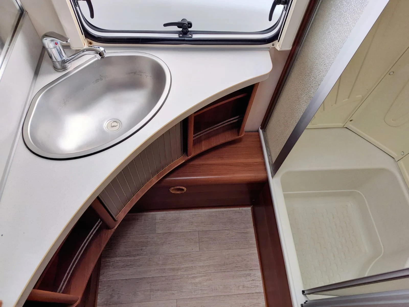 Каравана Fendt Opal 700, снимка 11 - Каравани и кемпери - 53977379