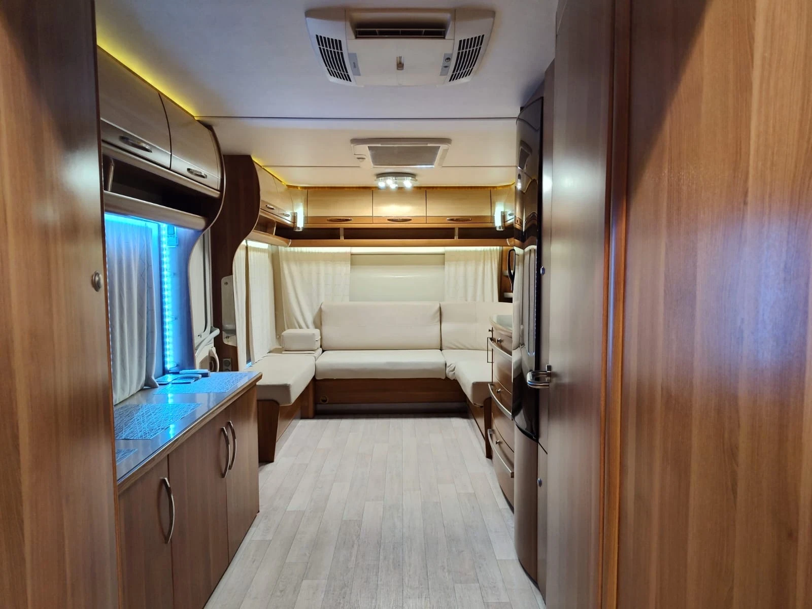 Каравана Fendt Opal 700, снимка 10 - Каравани и кемпери - 53977379