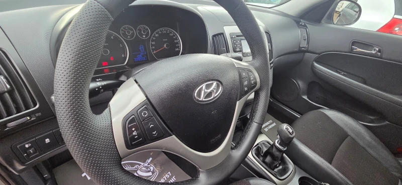 Hyundai I30 ПЕРФЕКТЕН !!!, снимка 8 - Автомобили и джипове - 52910752