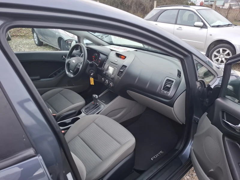 Kia Forte 1, 8i Automatic, снимка 11 - Автомобили и джипове - 52998751