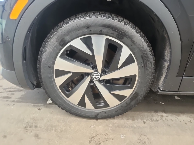 VW ID.4 PRO| АМБИЕНТНО ОСВ.| 2 КЛЮЧА| CARFAX, снимка 8 - Автомобили и джипове - 53535975