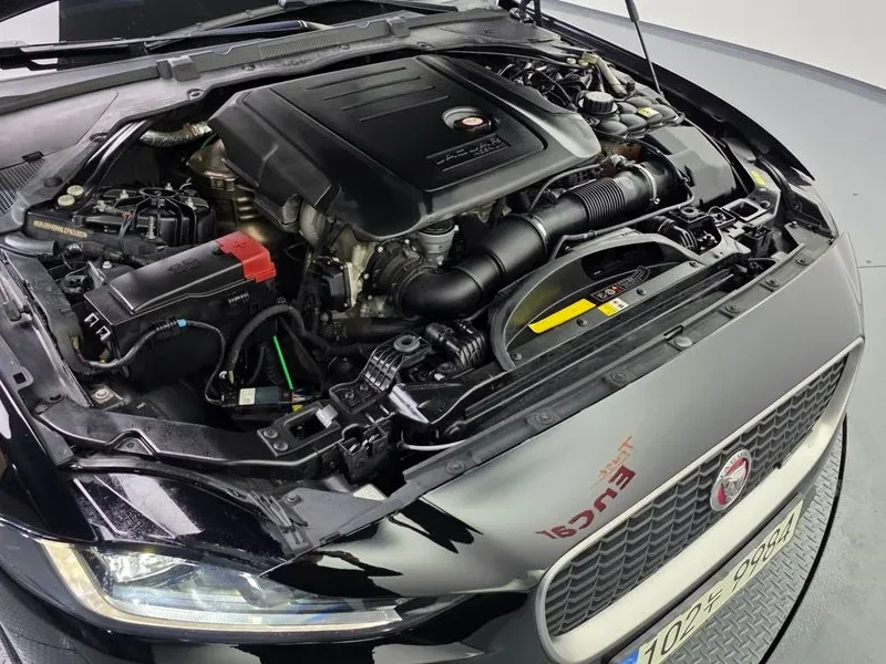 Jaguar XE D180 R-Dynamic S, снимка 6 - Автомобили и джипове - 56292996