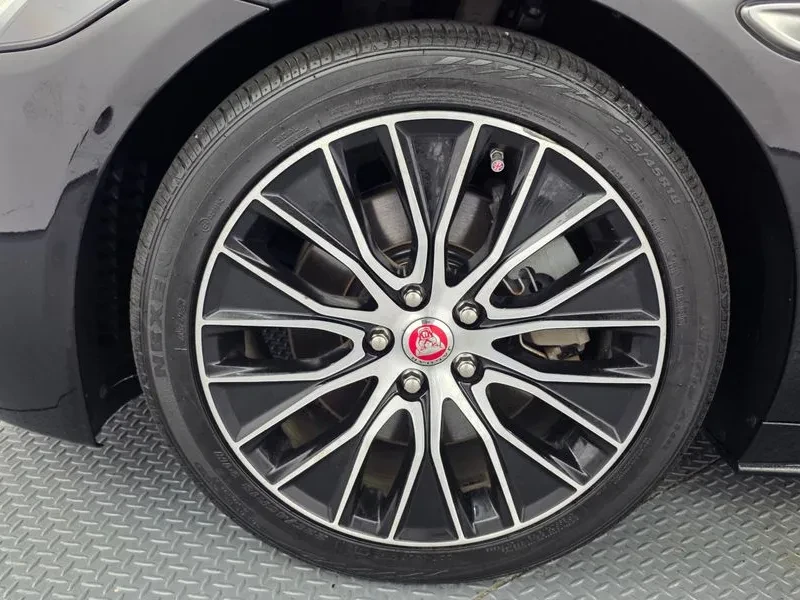Jaguar XE D180 R-Dynamic S, снимка 5 - Автомобили и джипове - 56292996