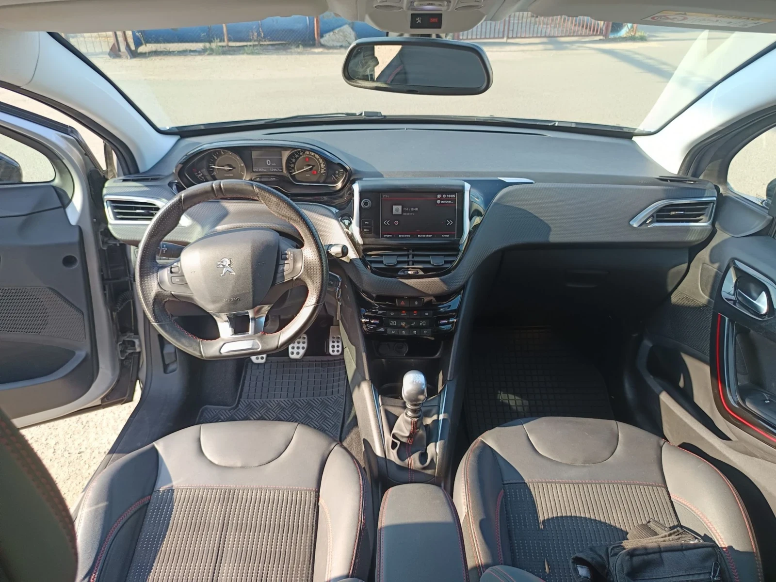 Peugeot 208 GT line - изображение 10