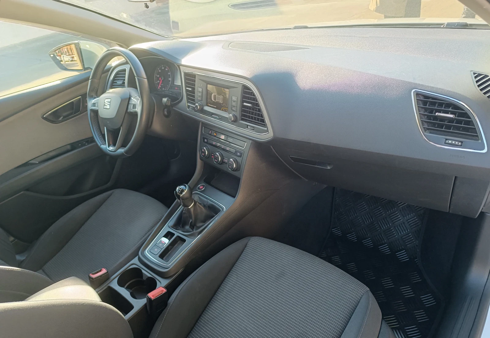 Seat Leon 1.5 TGI - изображение 8