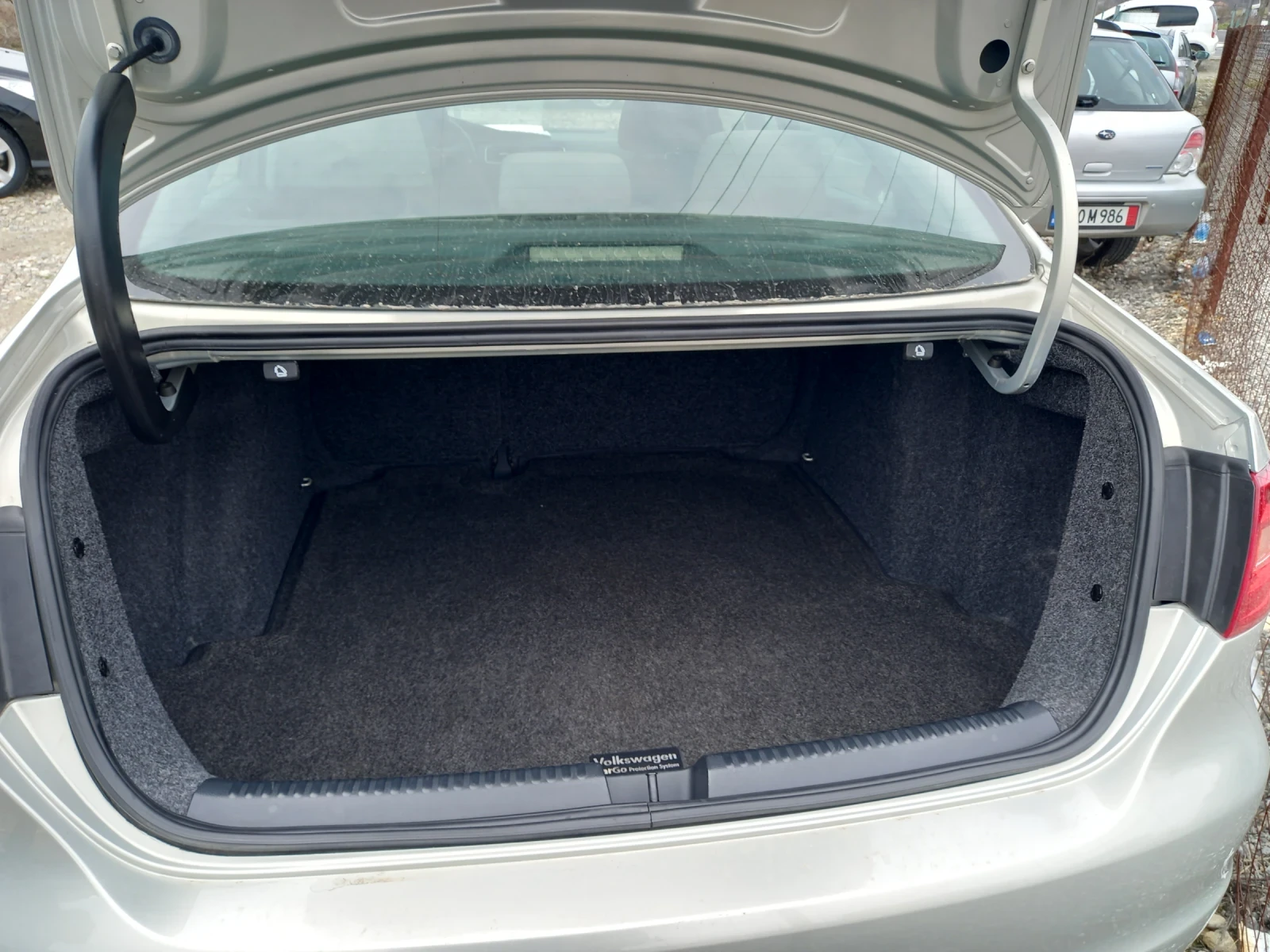 VW Jetta 2.0i Automatic, снимка 16 - Автомобили и джипове - 52998751