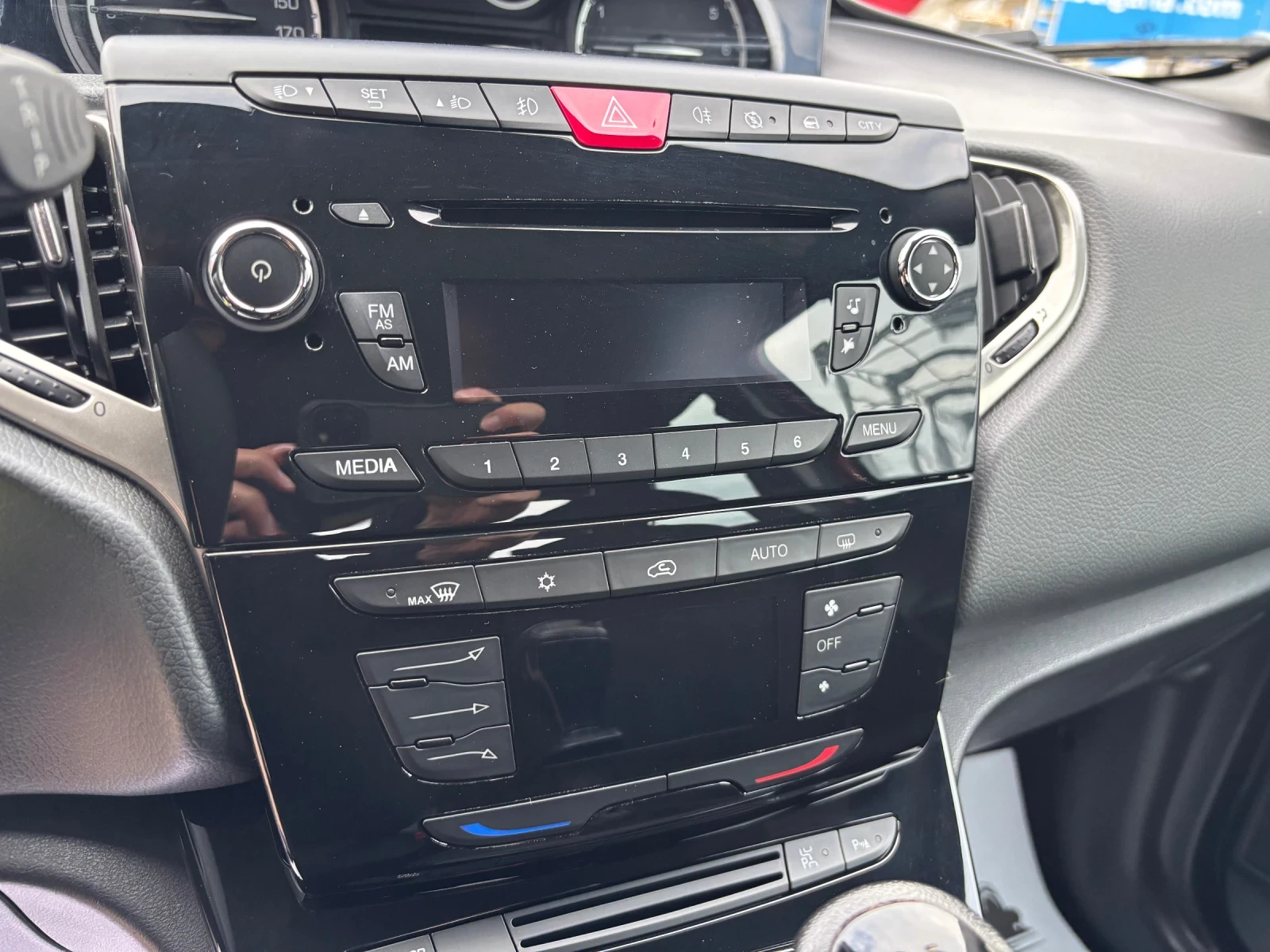 Lancia Ypsilon 1.2i --- 50, 000КМ!, снимка 11 - Автомобили и джипове - 53964346