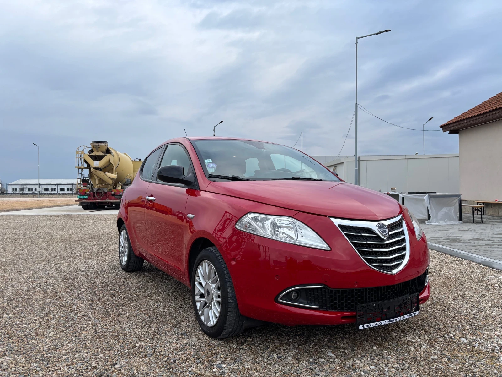Lancia Ypsilon 1.2i --- 50, 000КМ!, снимка 2 - Автомобили и джипове - 53964346