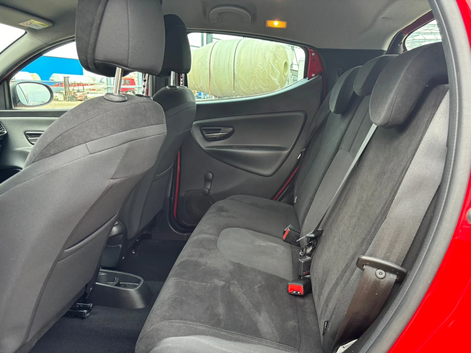 Lancia Ypsilon 1.2i --- 50, 000КМ!, снимка 10 - Автомобили и джипове - 53964346