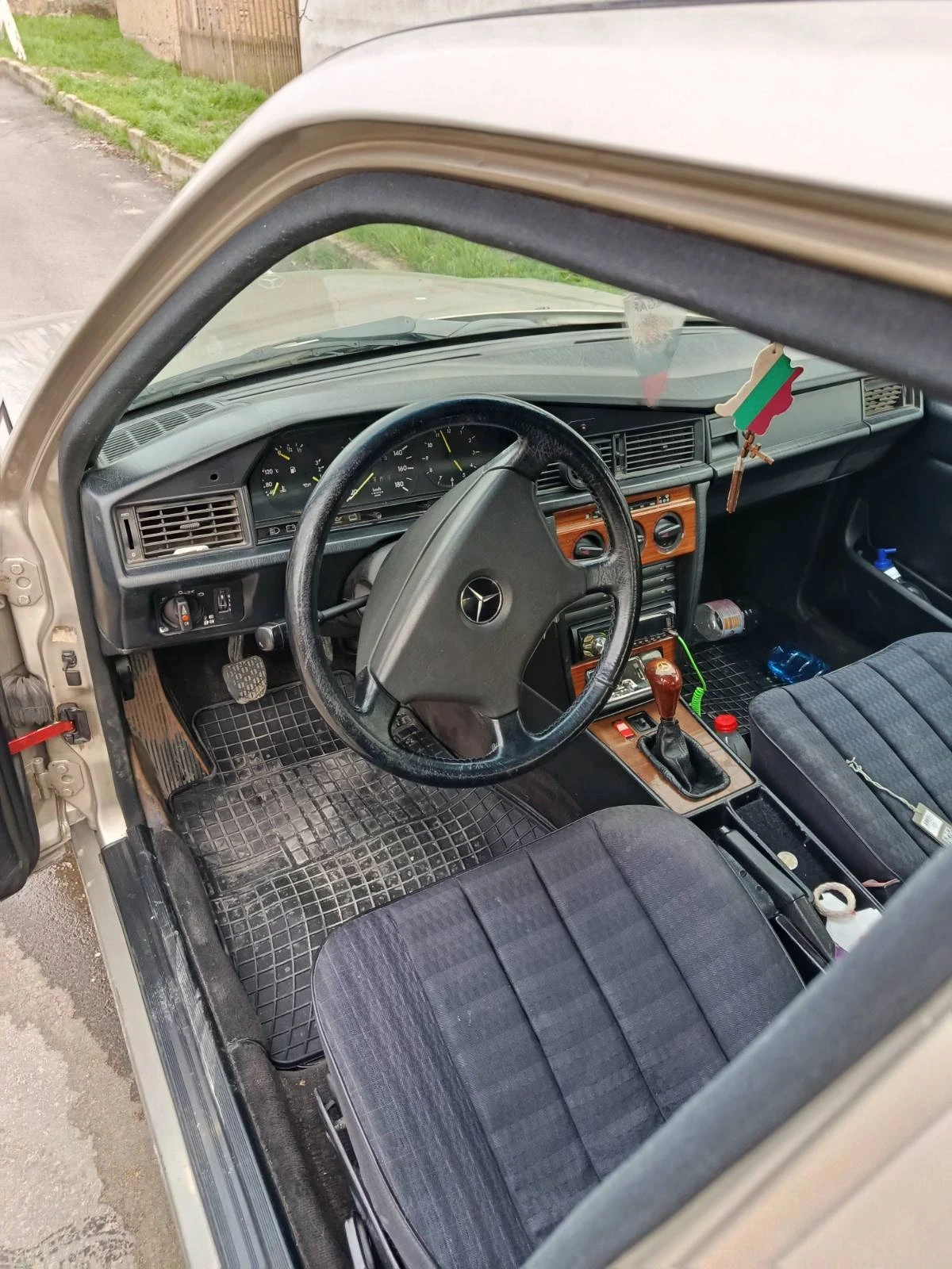 Mercedes-Benz 190 Седан, снимка 8 - Автомобили и джипове - 54150552