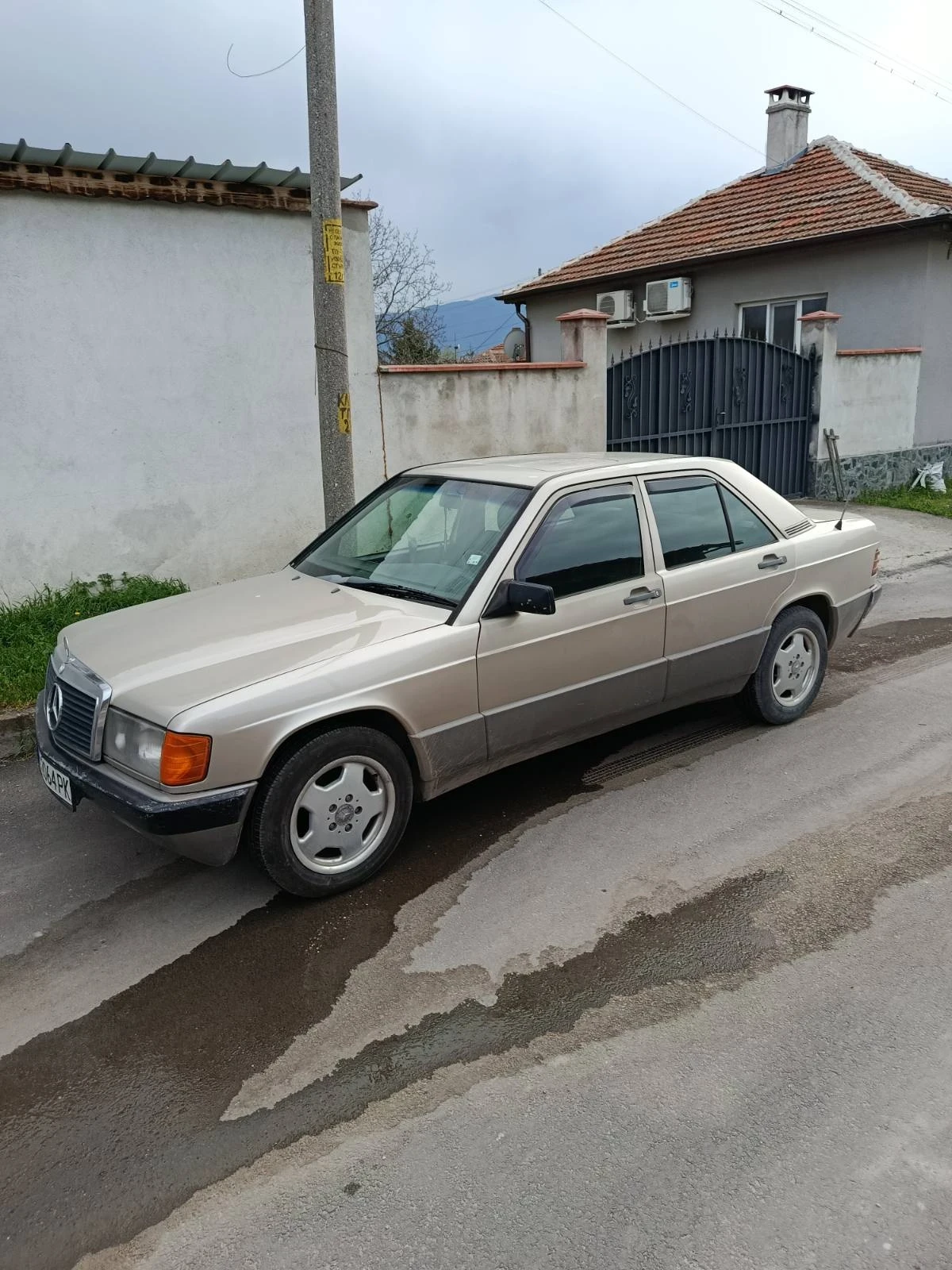 Mercedes-Benz 190 Седан, снимка 4 - Автомобили и джипове - 54150552