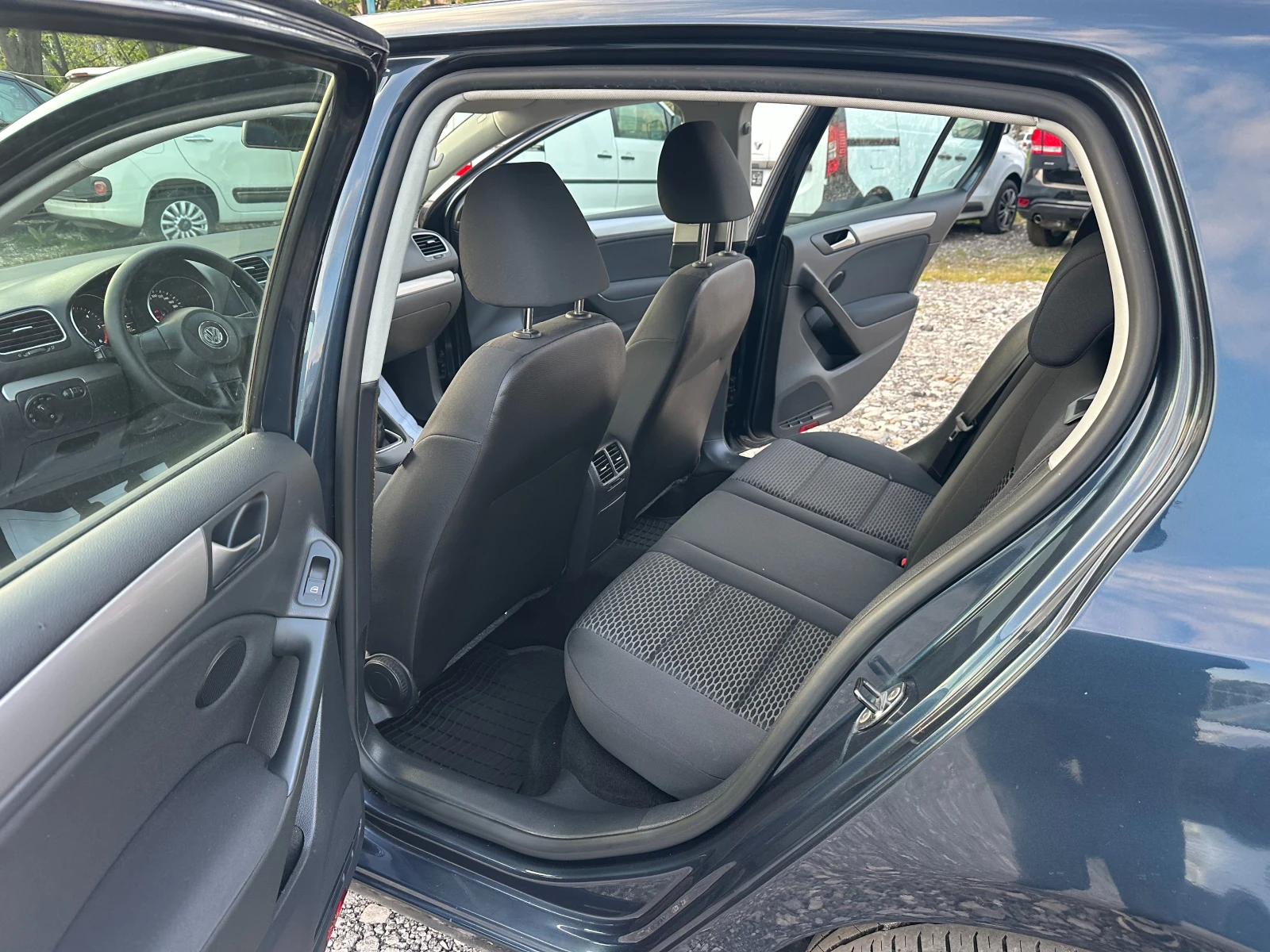 VW Golf 1.6TDI 105kc EVRO5, снимка 13 - Автомобили и джипове - 54235587