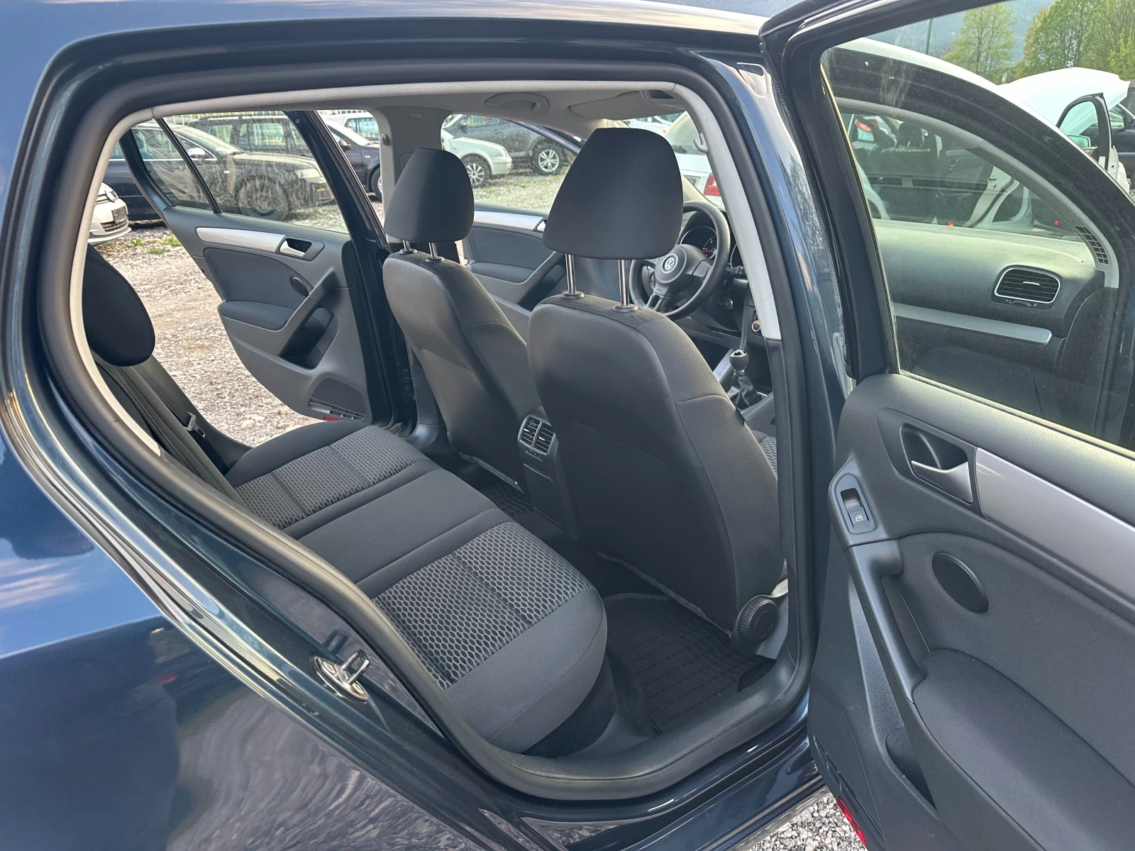VW Golf 1.6TDI 105kc EVRO5, снимка 16 - Автомобили и джипове - 54235587