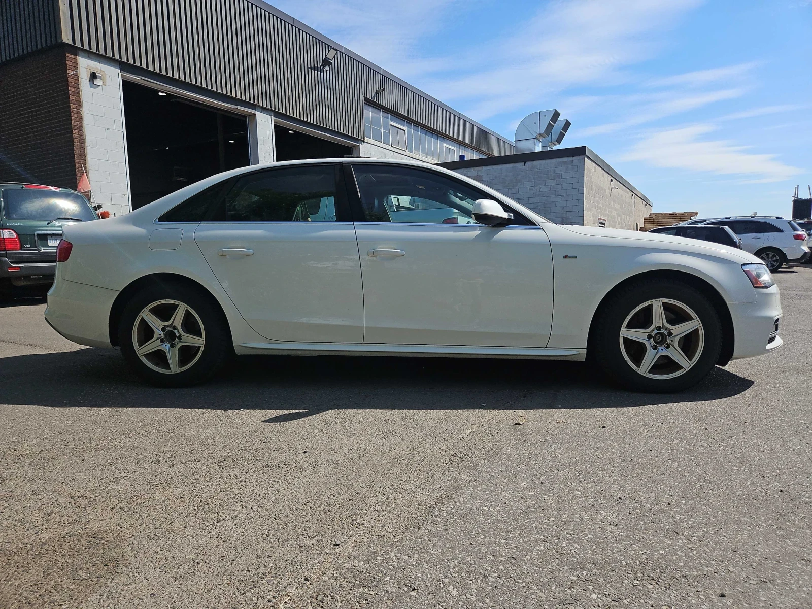 Audi A4 PROGRESSIV PLUS PACK / CARFAX, снимка 3 - Автомобили и джипове - 54895329