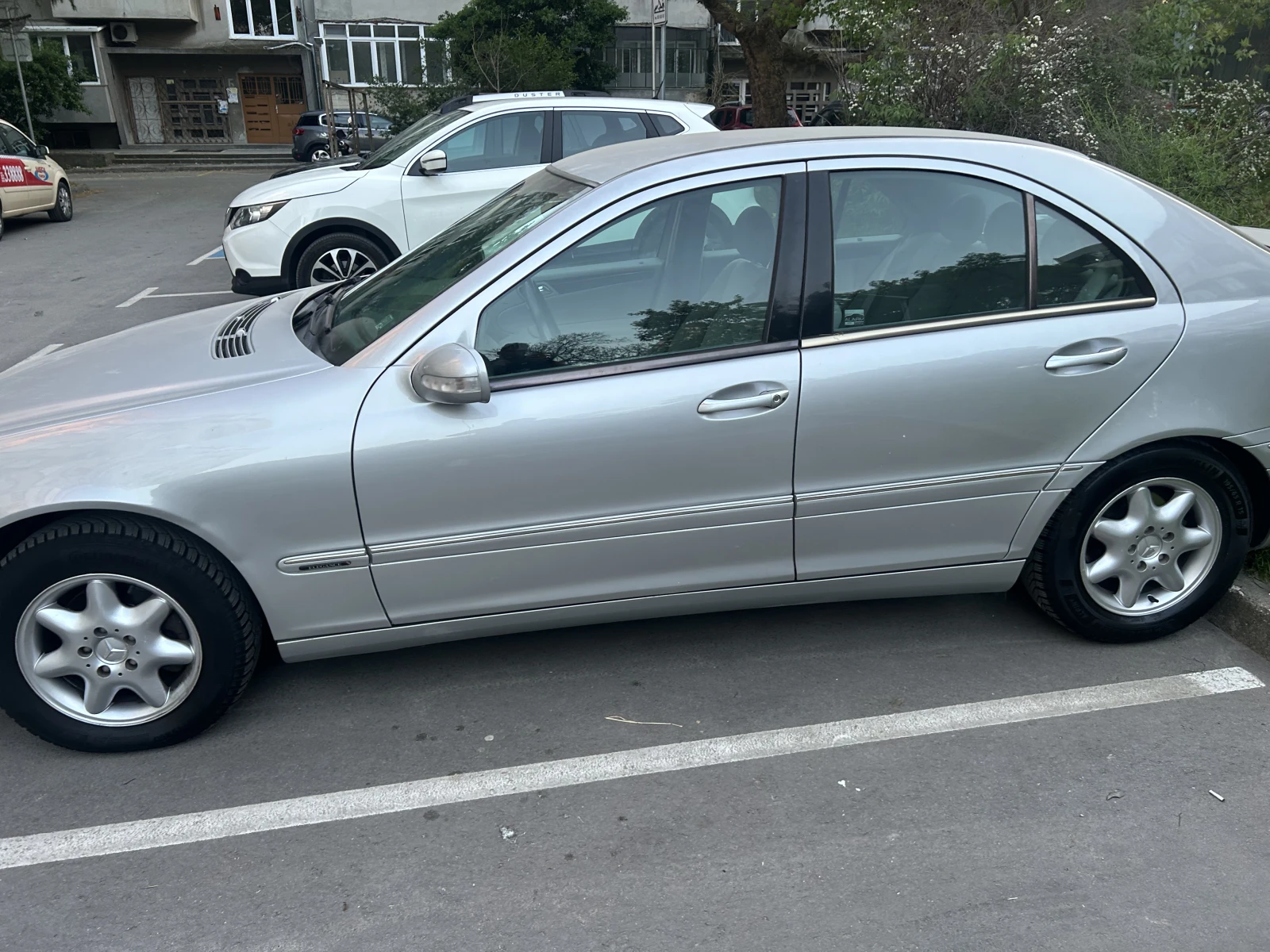 Mercedes-Benz 200, снимка 4 - Автомобили и джипове - 54989970
