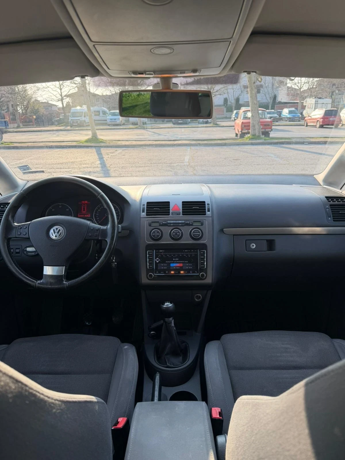 VW Touran 1.9 tdi 105 kc , снимка 6 - Автомобили и джипове - 55136681